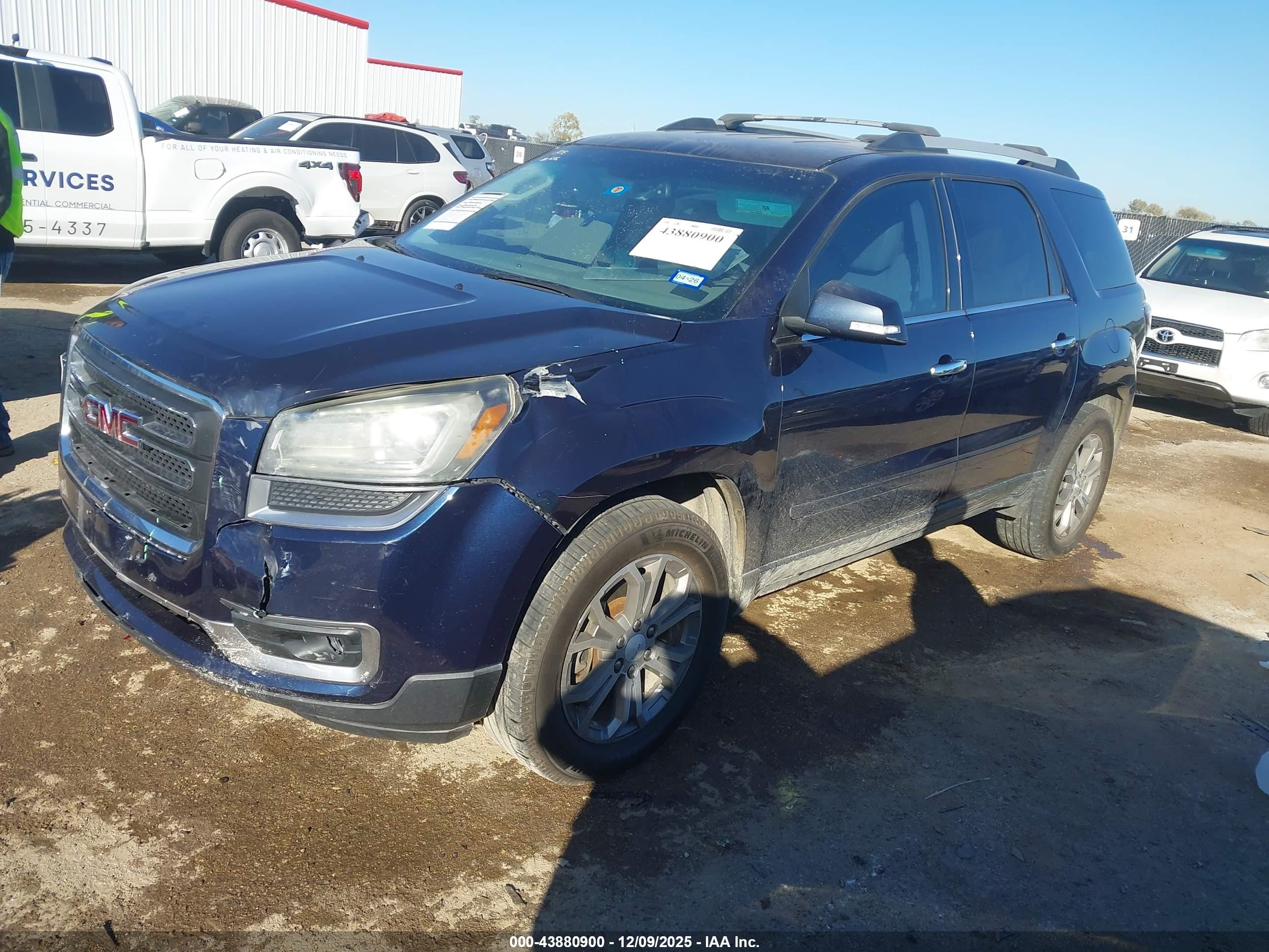 GMC ACADIA image 2
