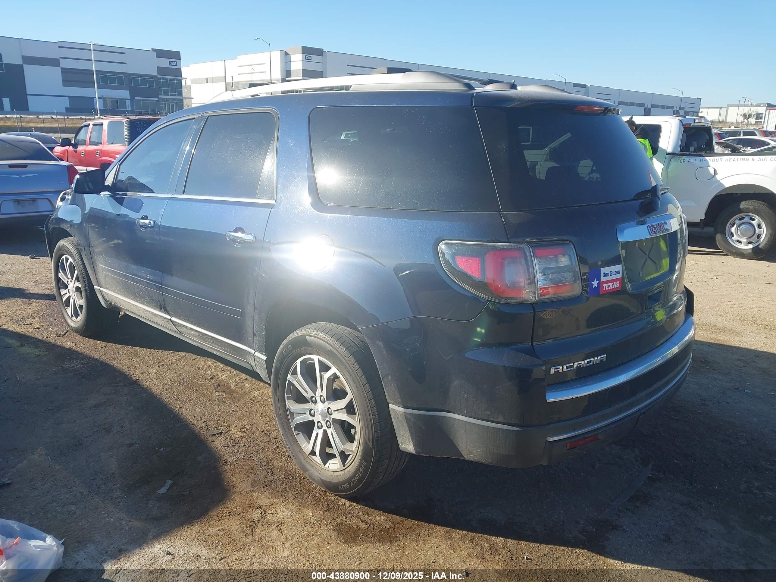 GMC ACADIA image 3