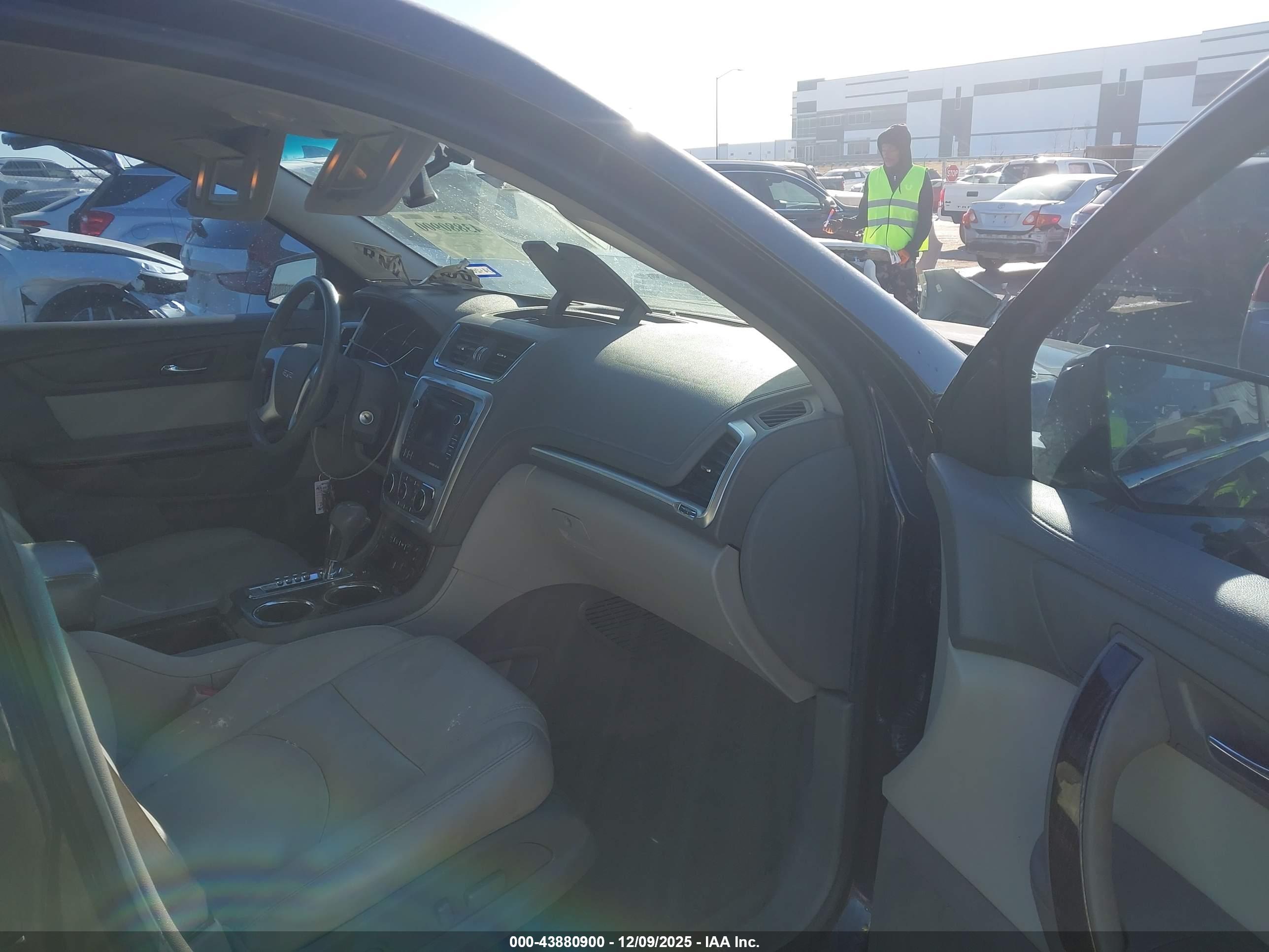 GMC ACADIA image 5