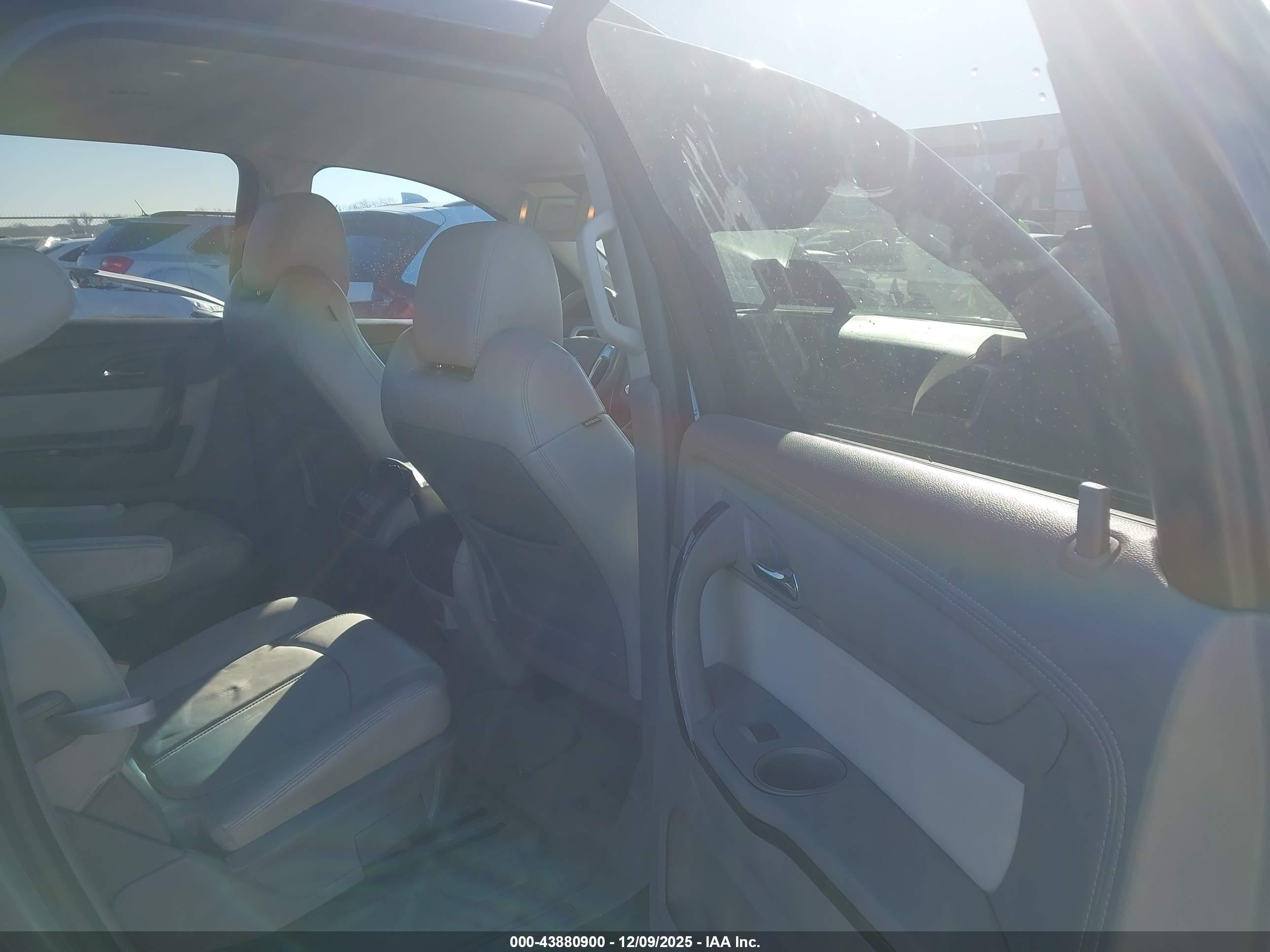 GMC ACADIA image 8
