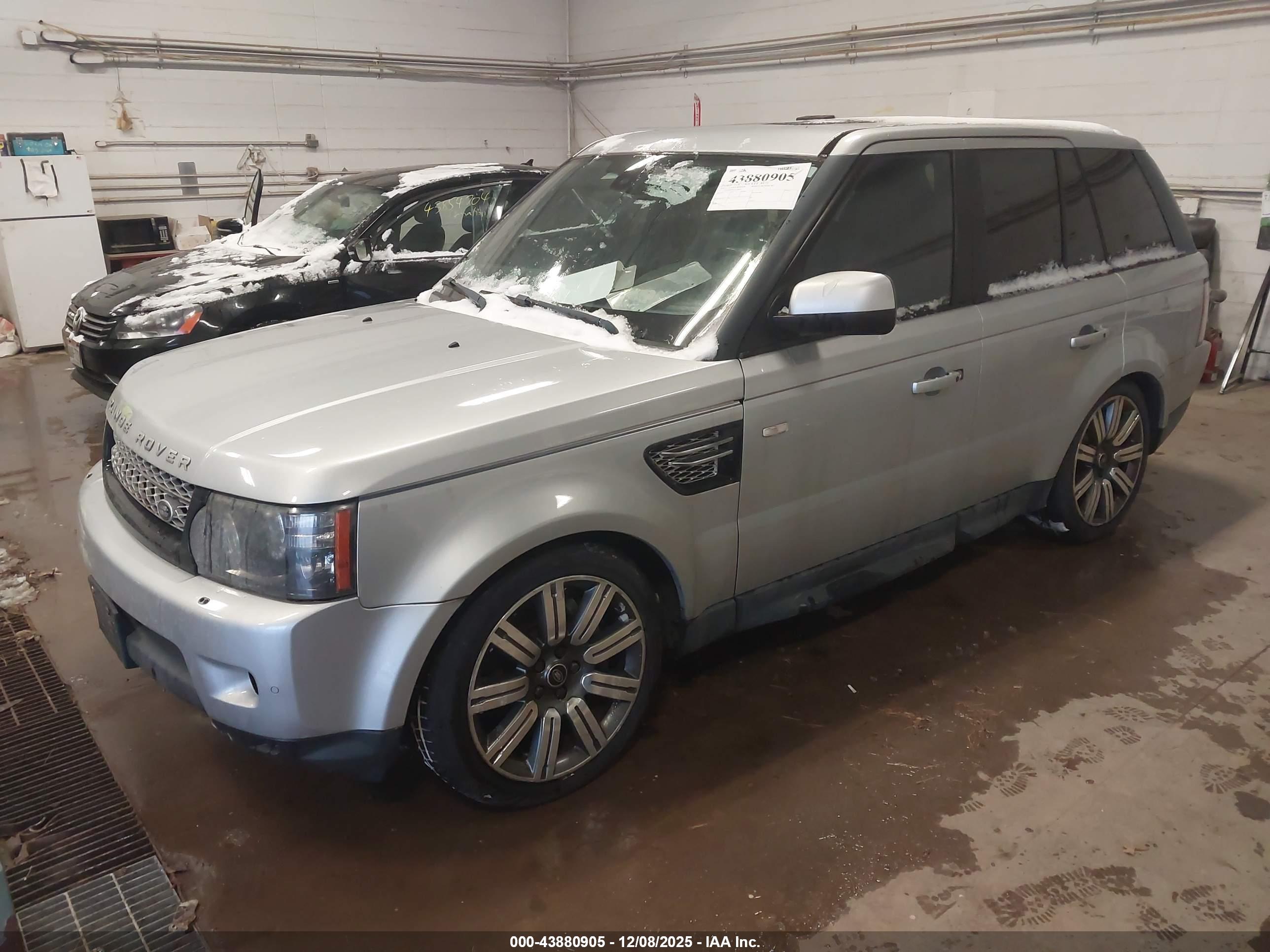 LAND ROVER image 2