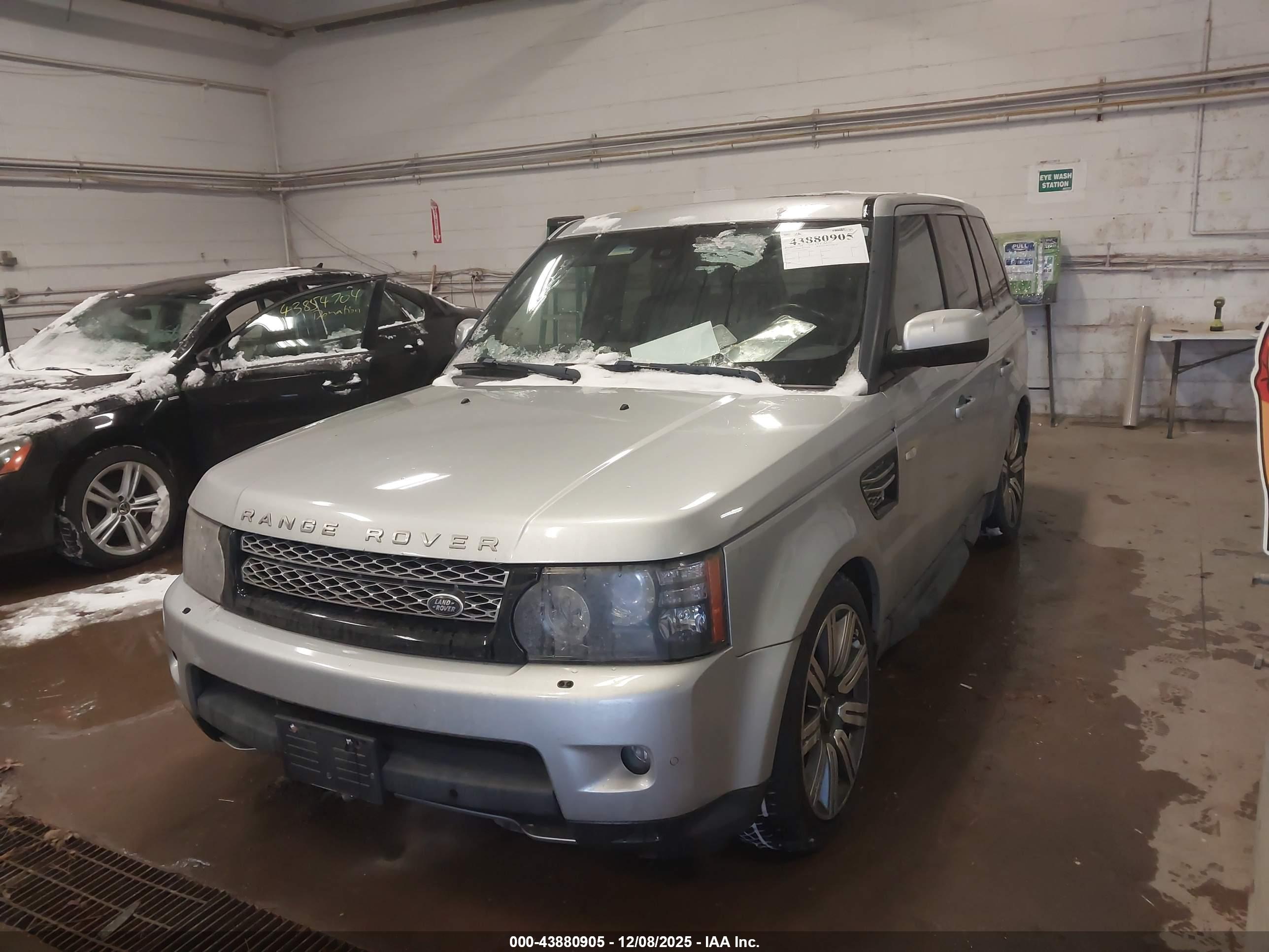LAND ROVER image 6