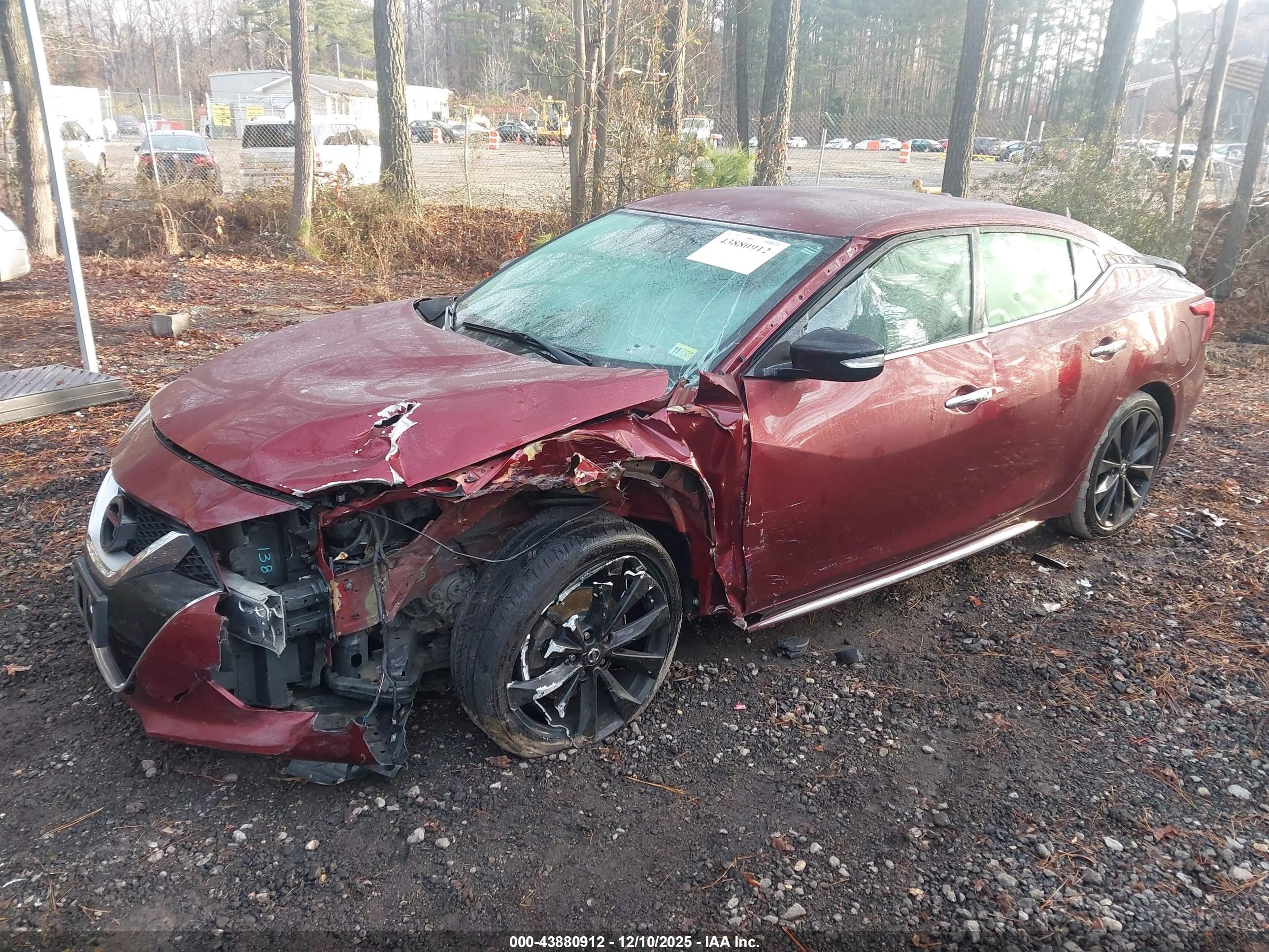 NISSAN MAXIMA image 2