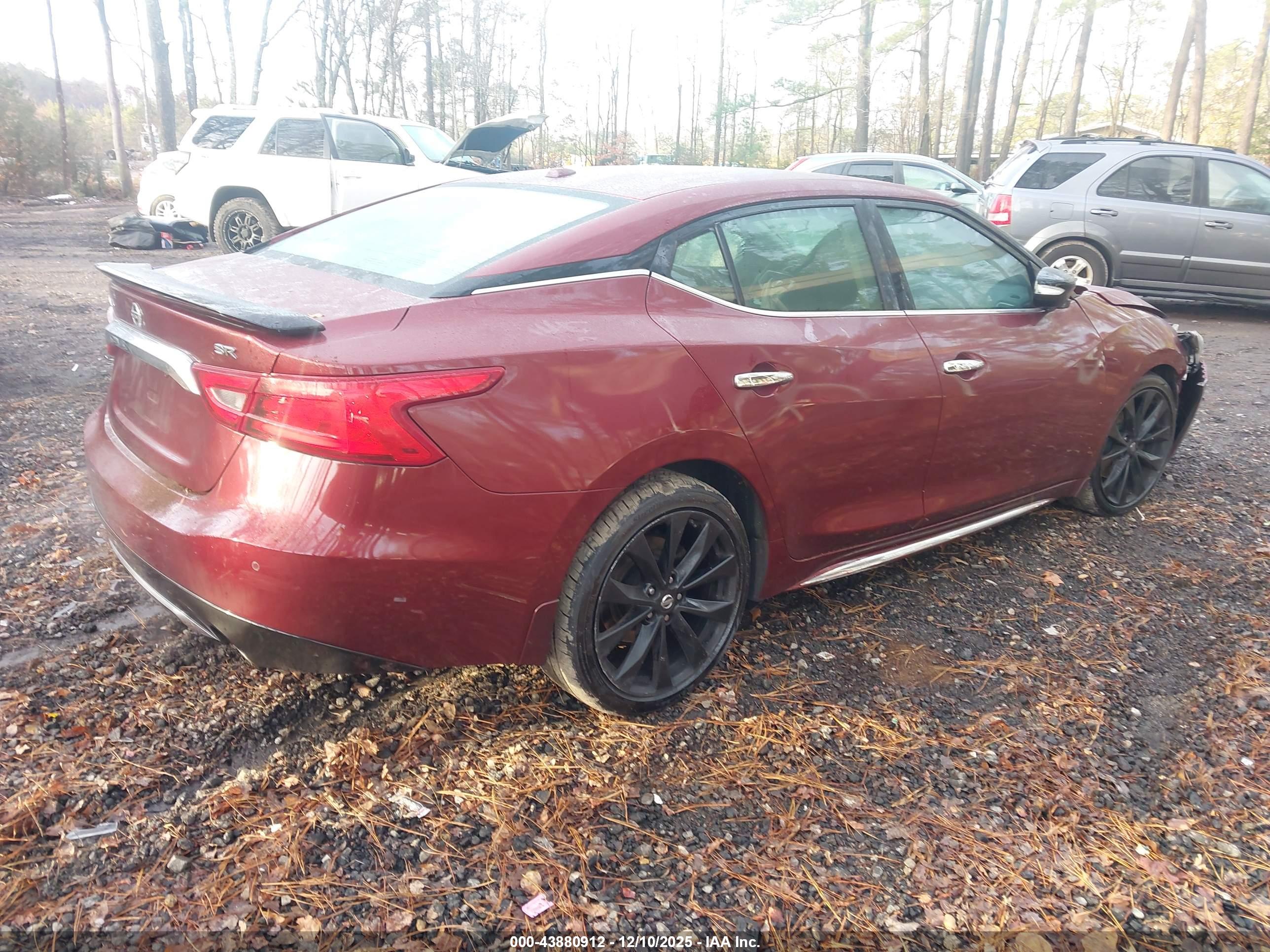 NISSAN MAXIMA image 4