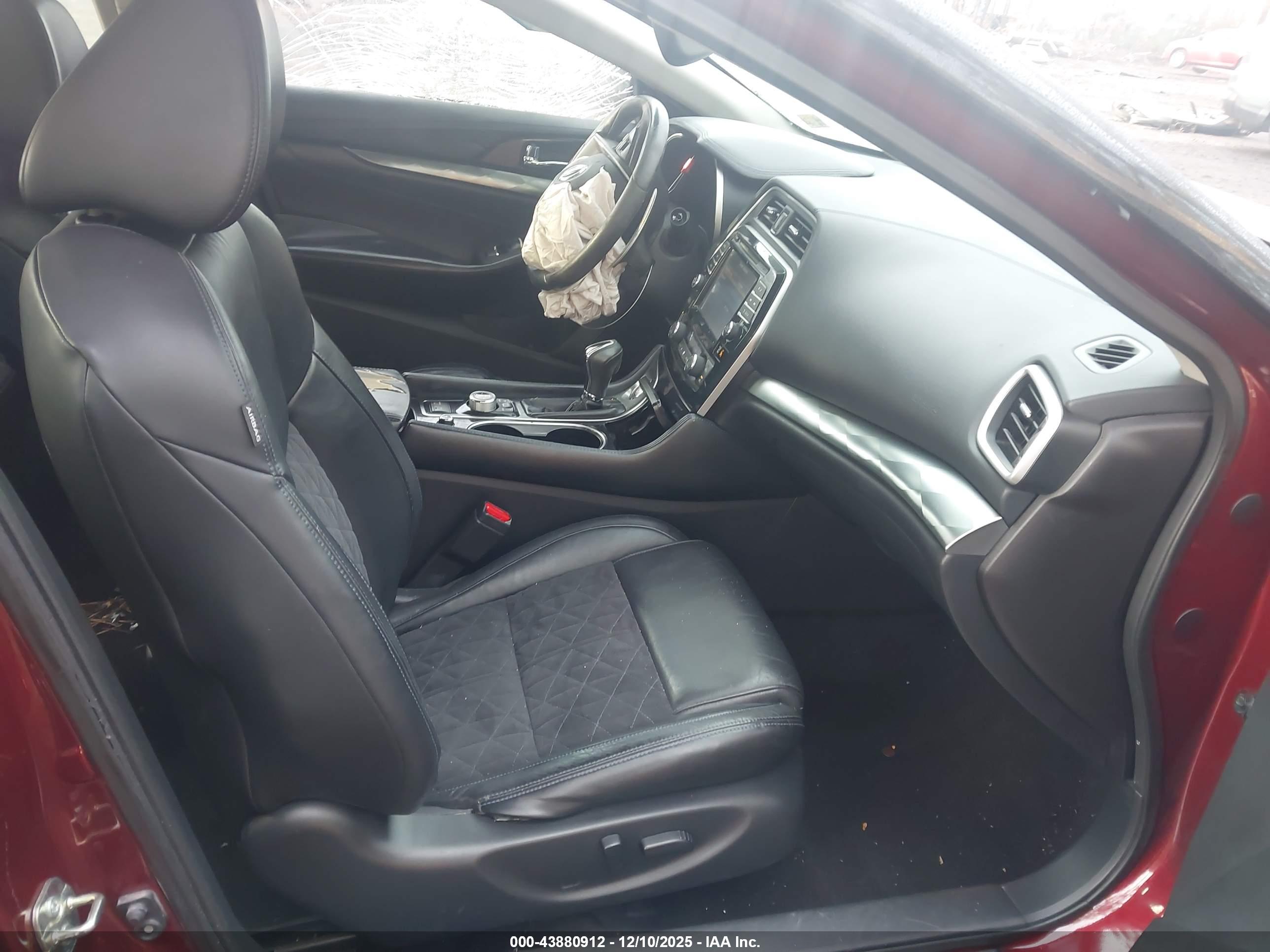 NISSAN MAXIMA image 5
