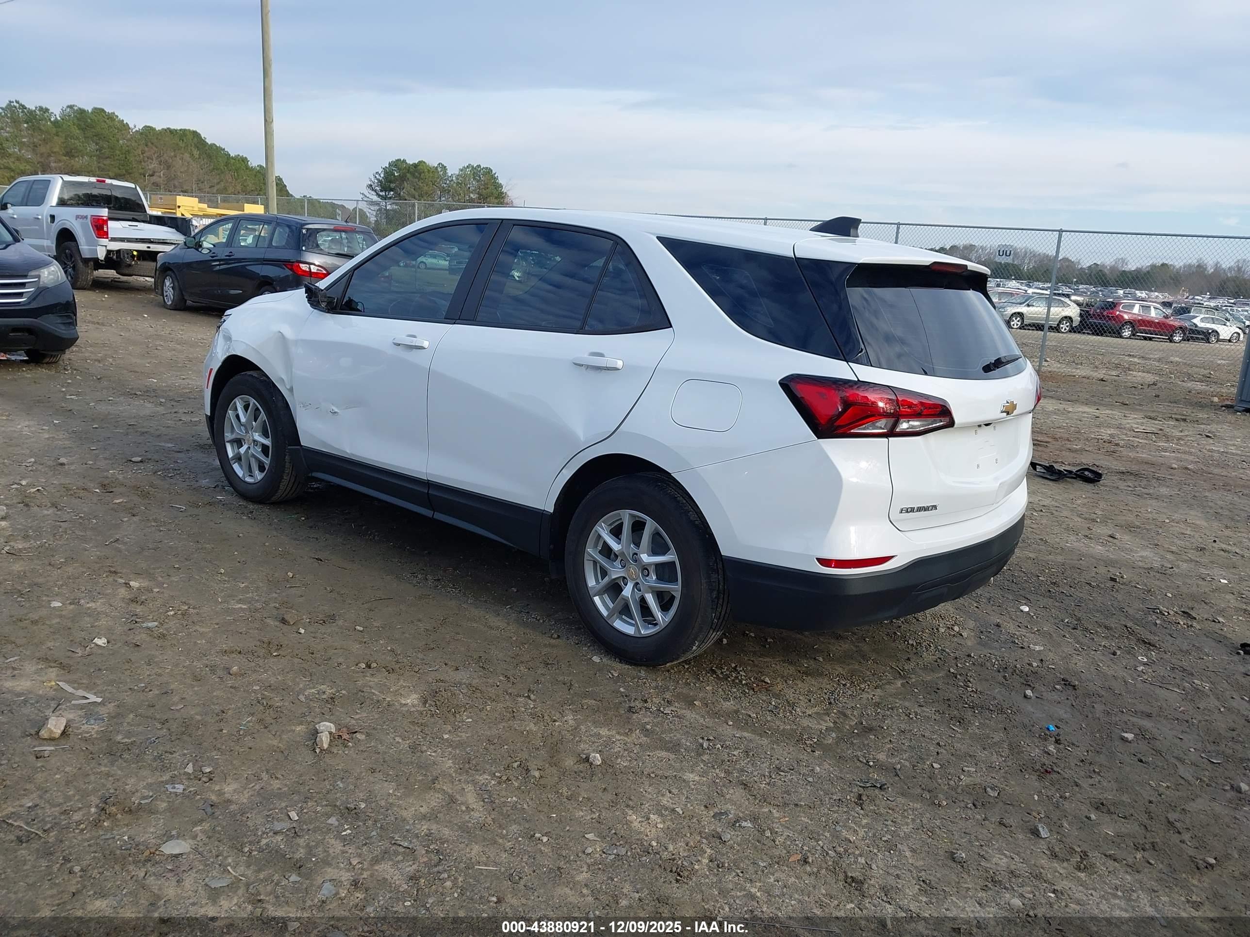 CHEVROLET EQUINOX image 3