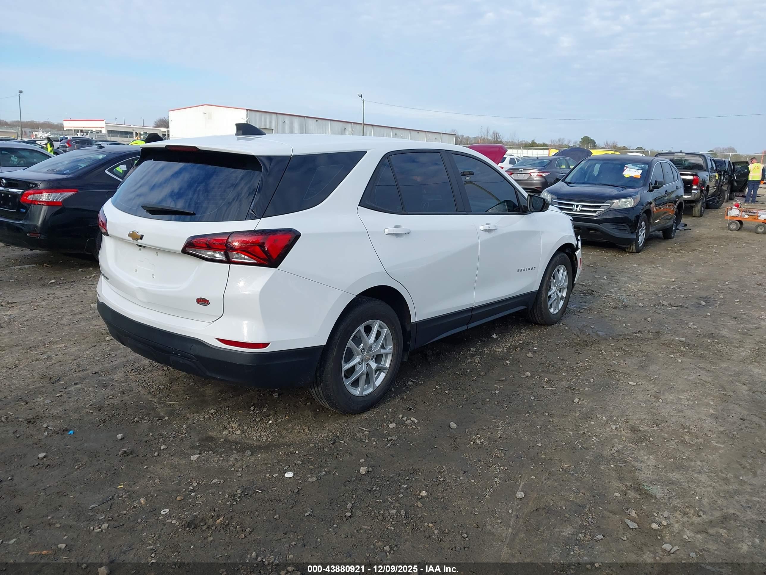 CHEVROLET EQUINOX image 4