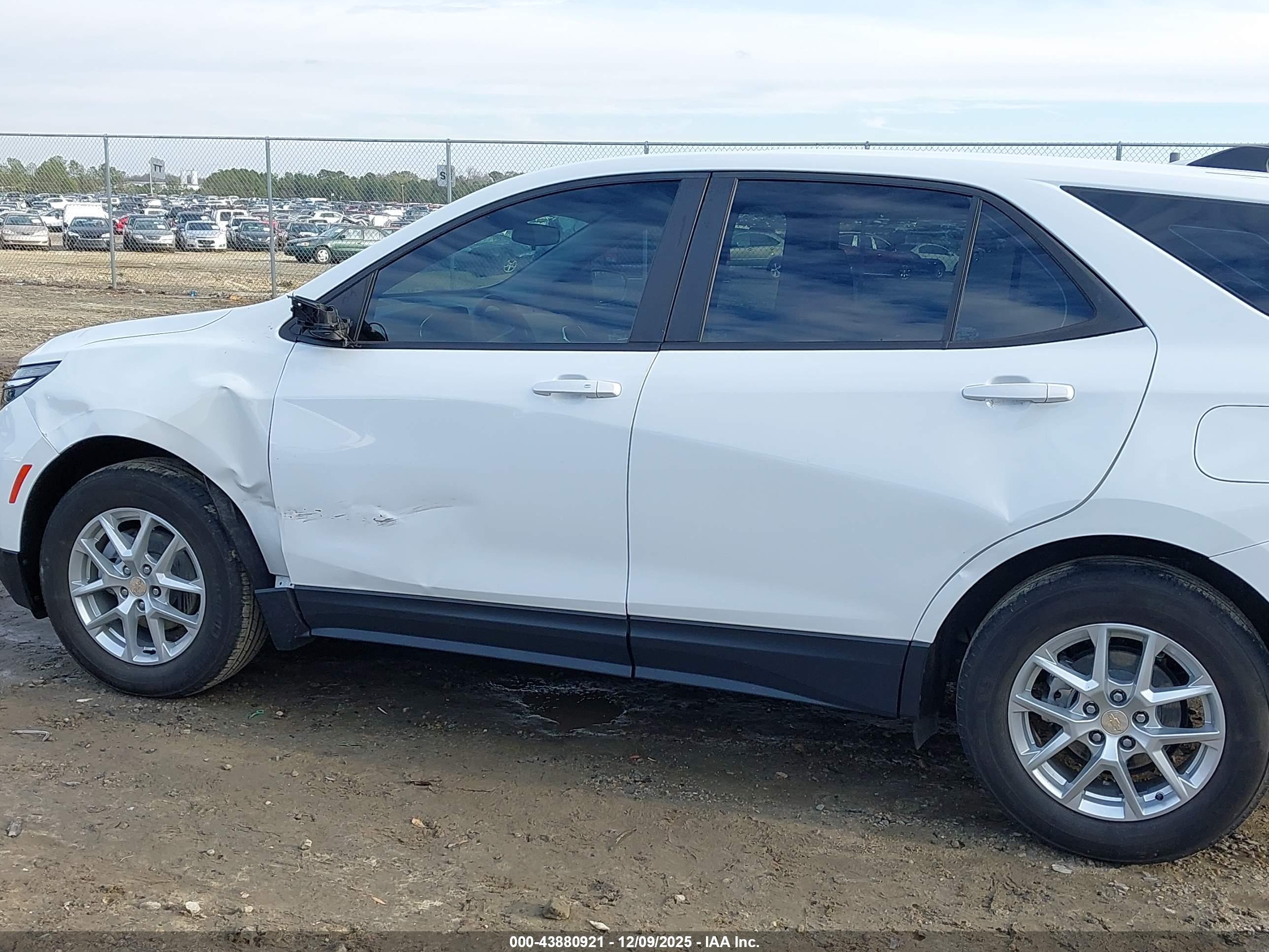 CHEVROLET EQUINOX image 6