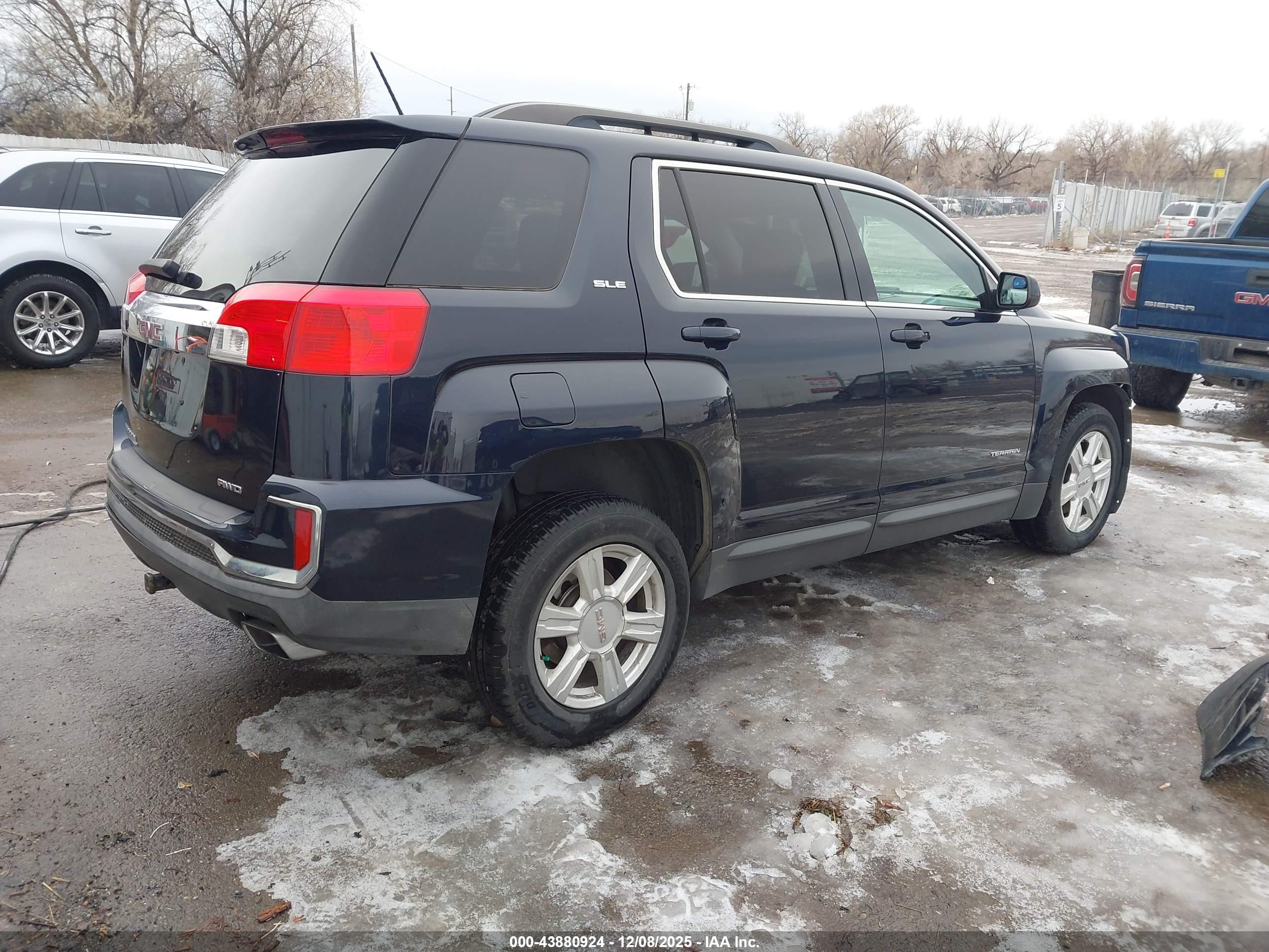 GMC TERRAIN image 4