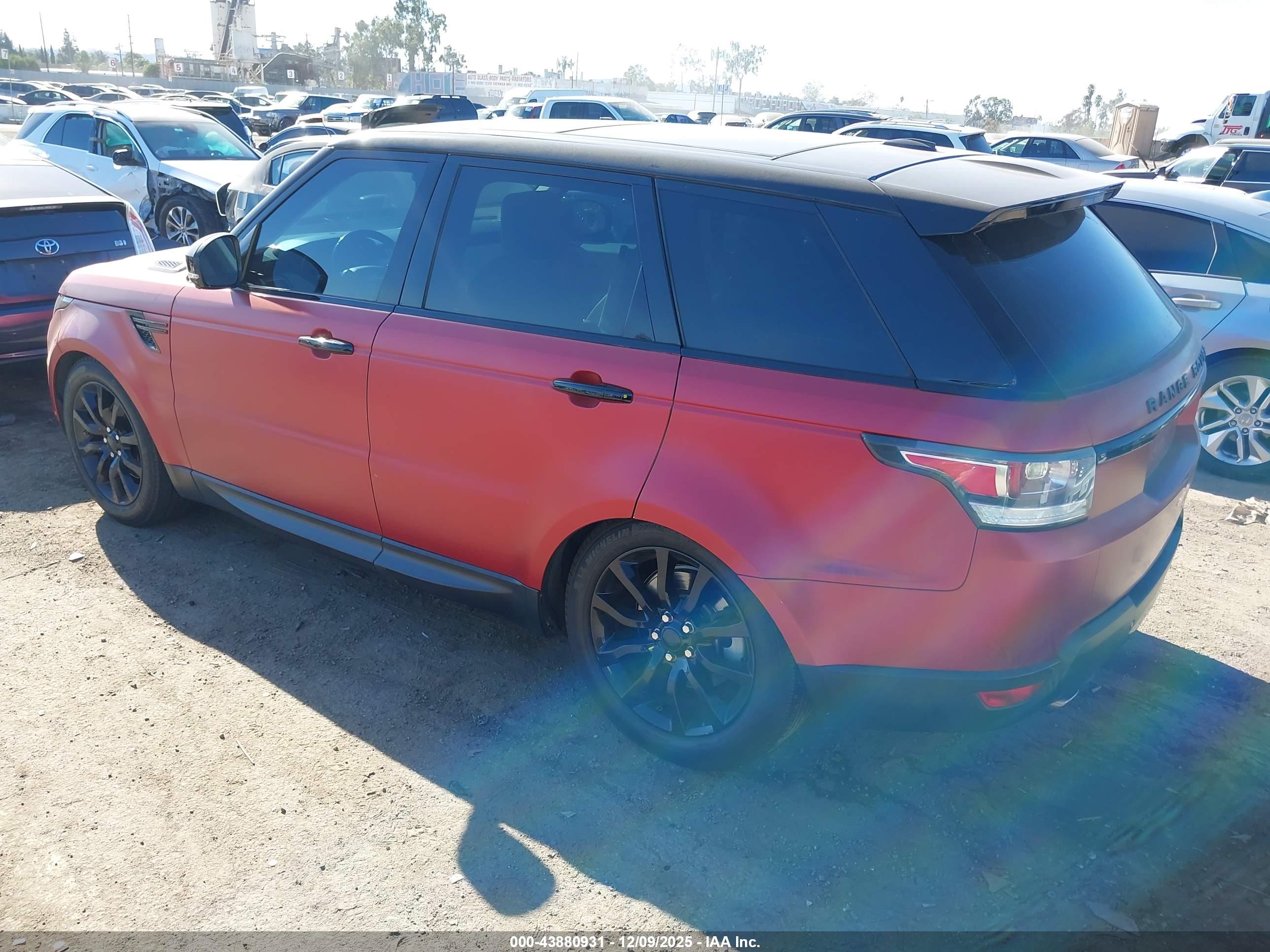 LAND ROVER image 3