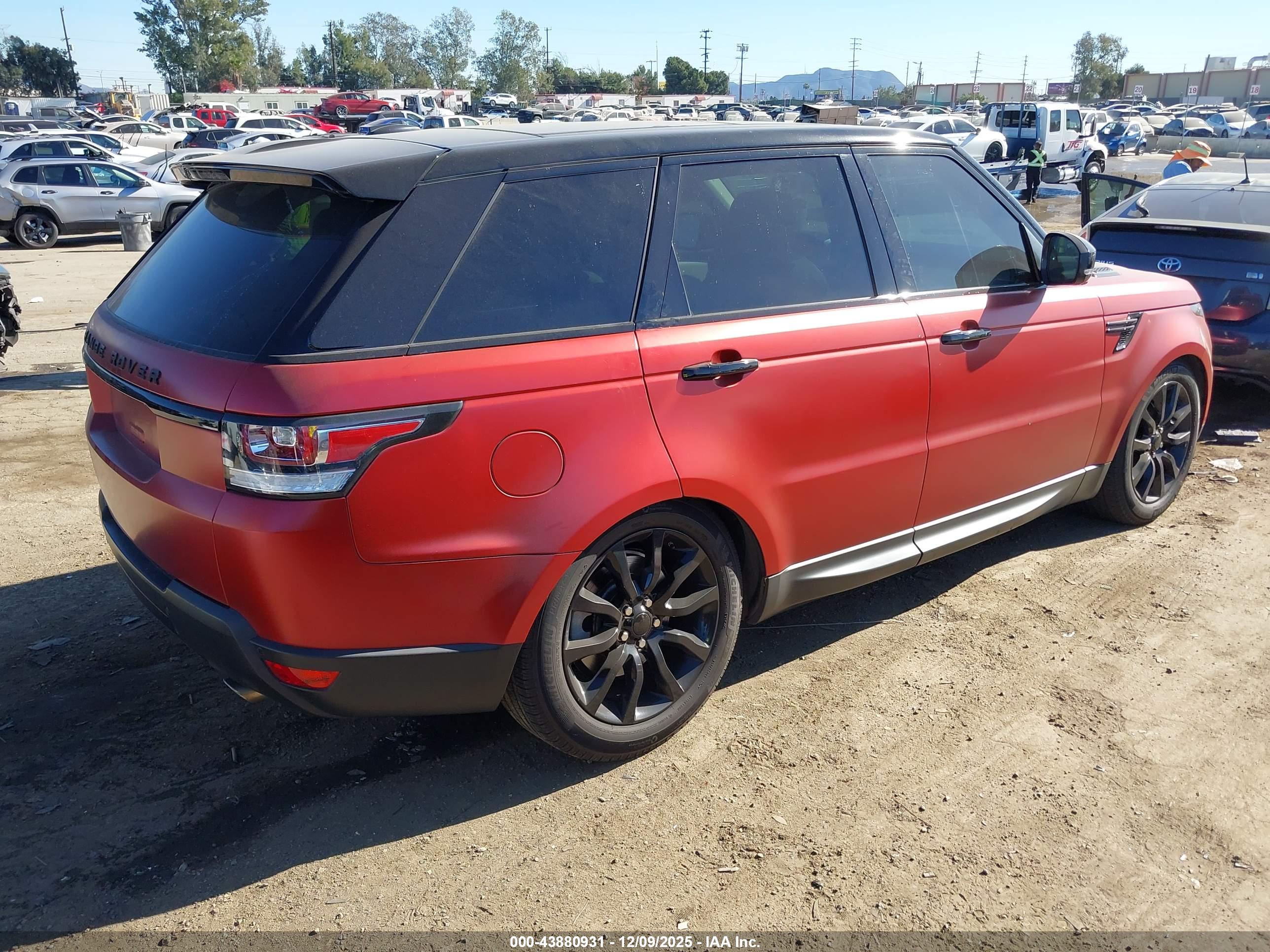 LAND ROVER image 4