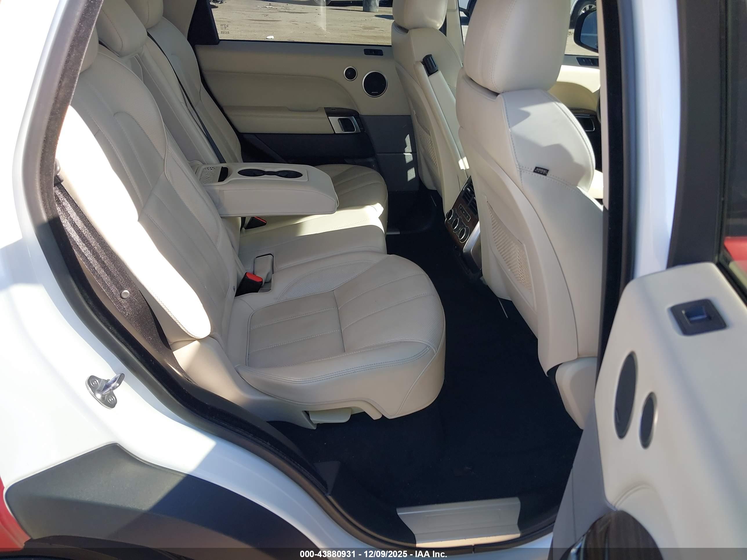 LAND ROVER image 8