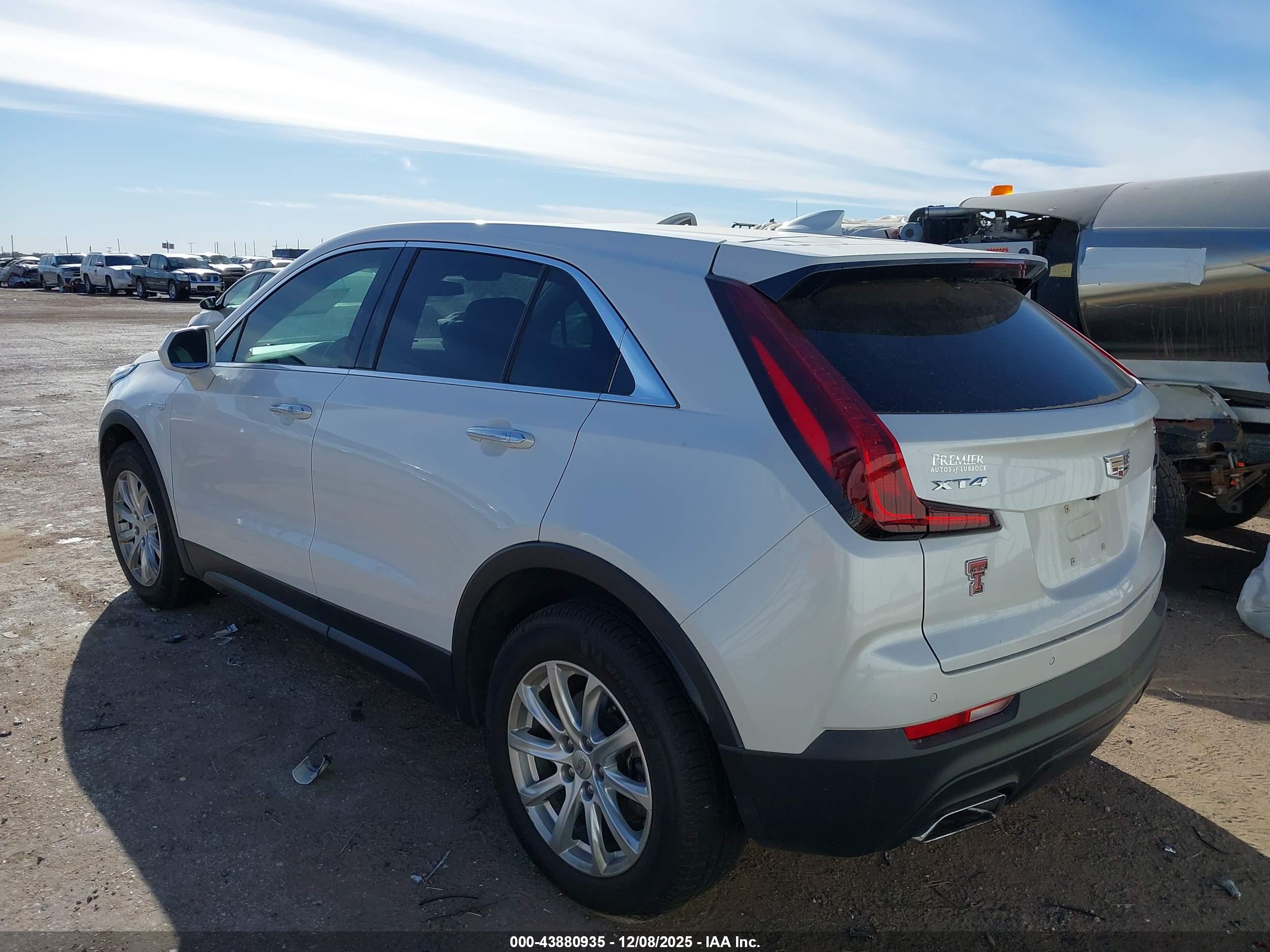 CADILLAC XT4 image 3