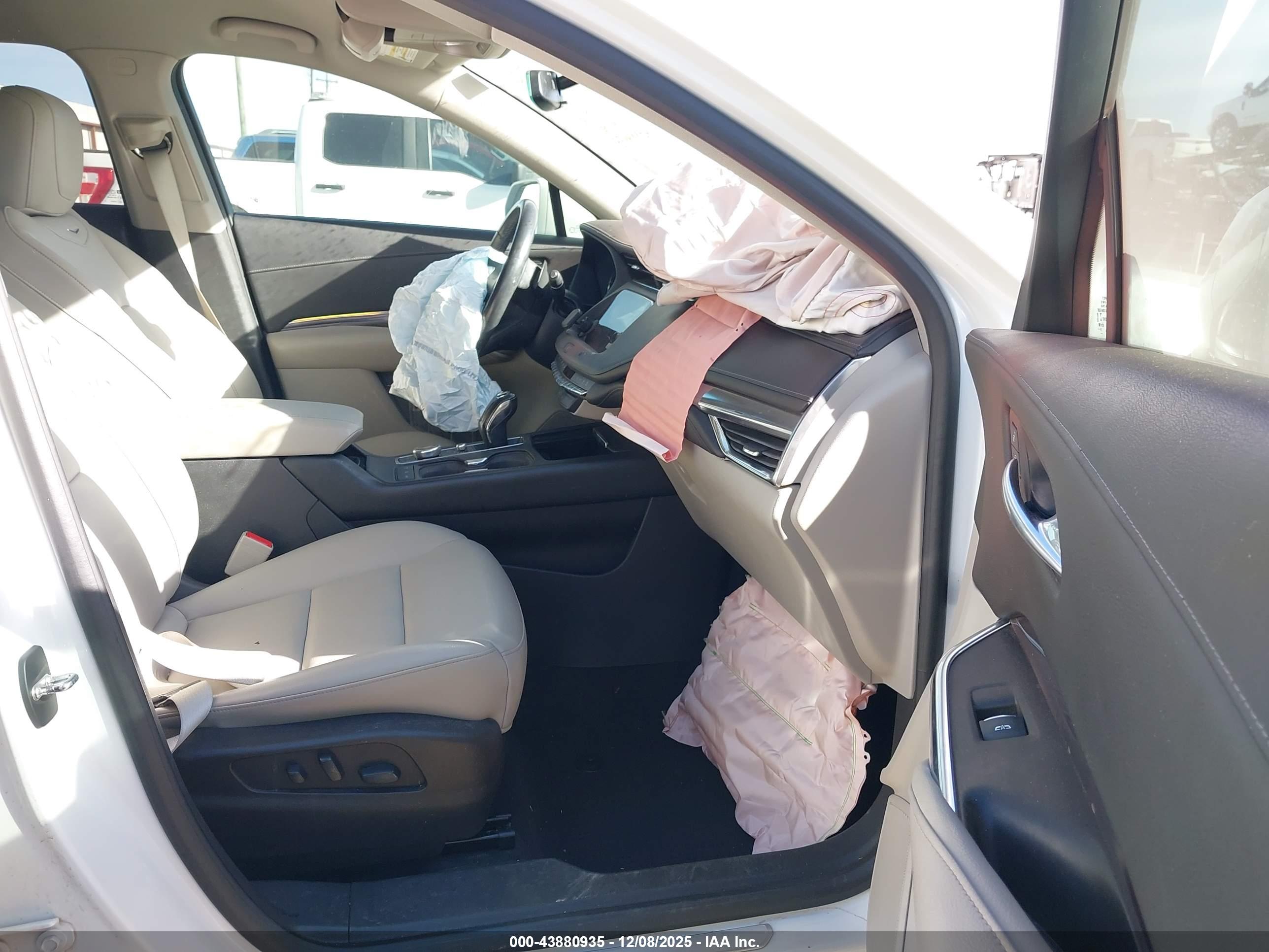 CADILLAC XT4 image 5