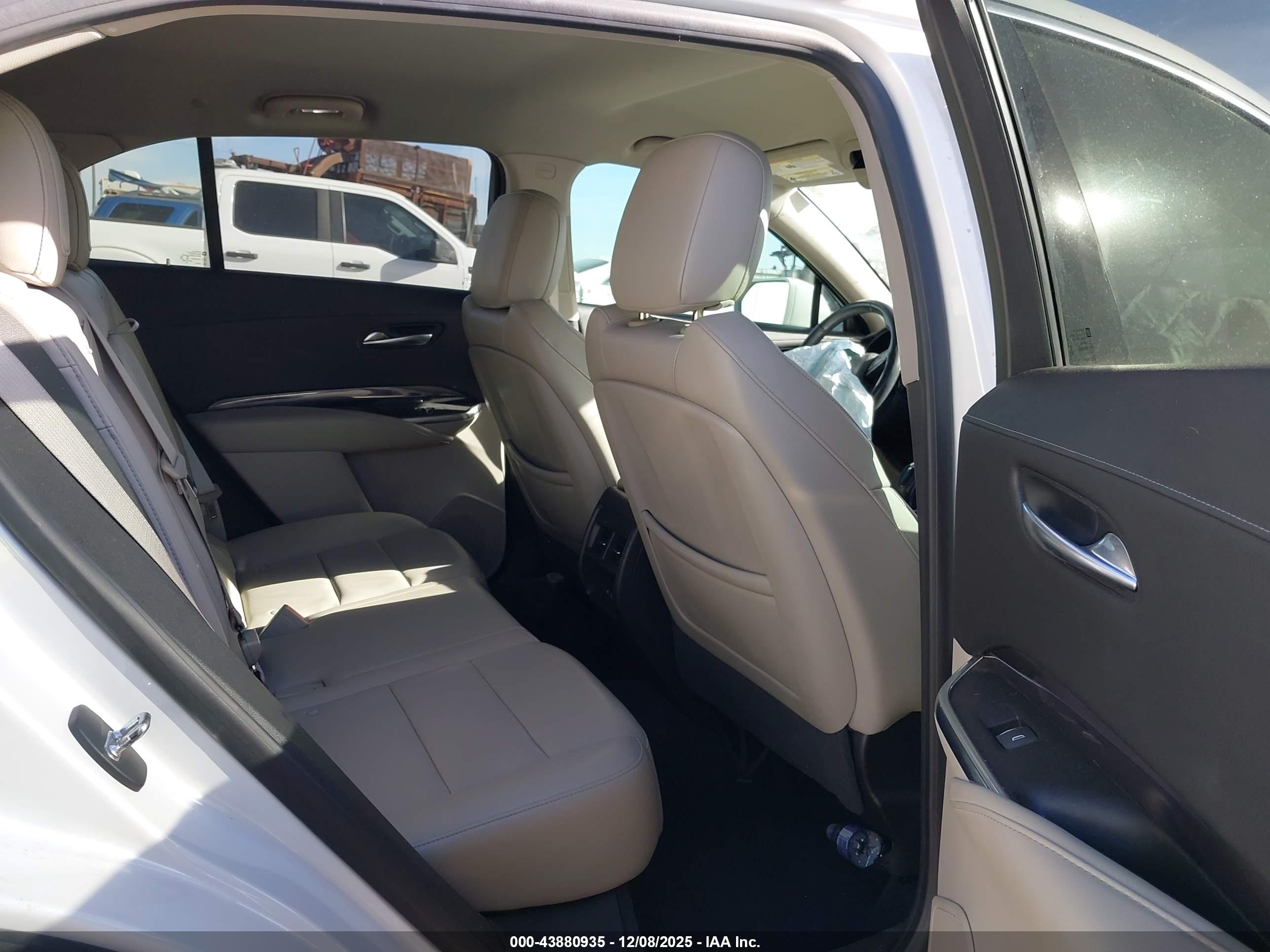 CADILLAC XT4 image 8