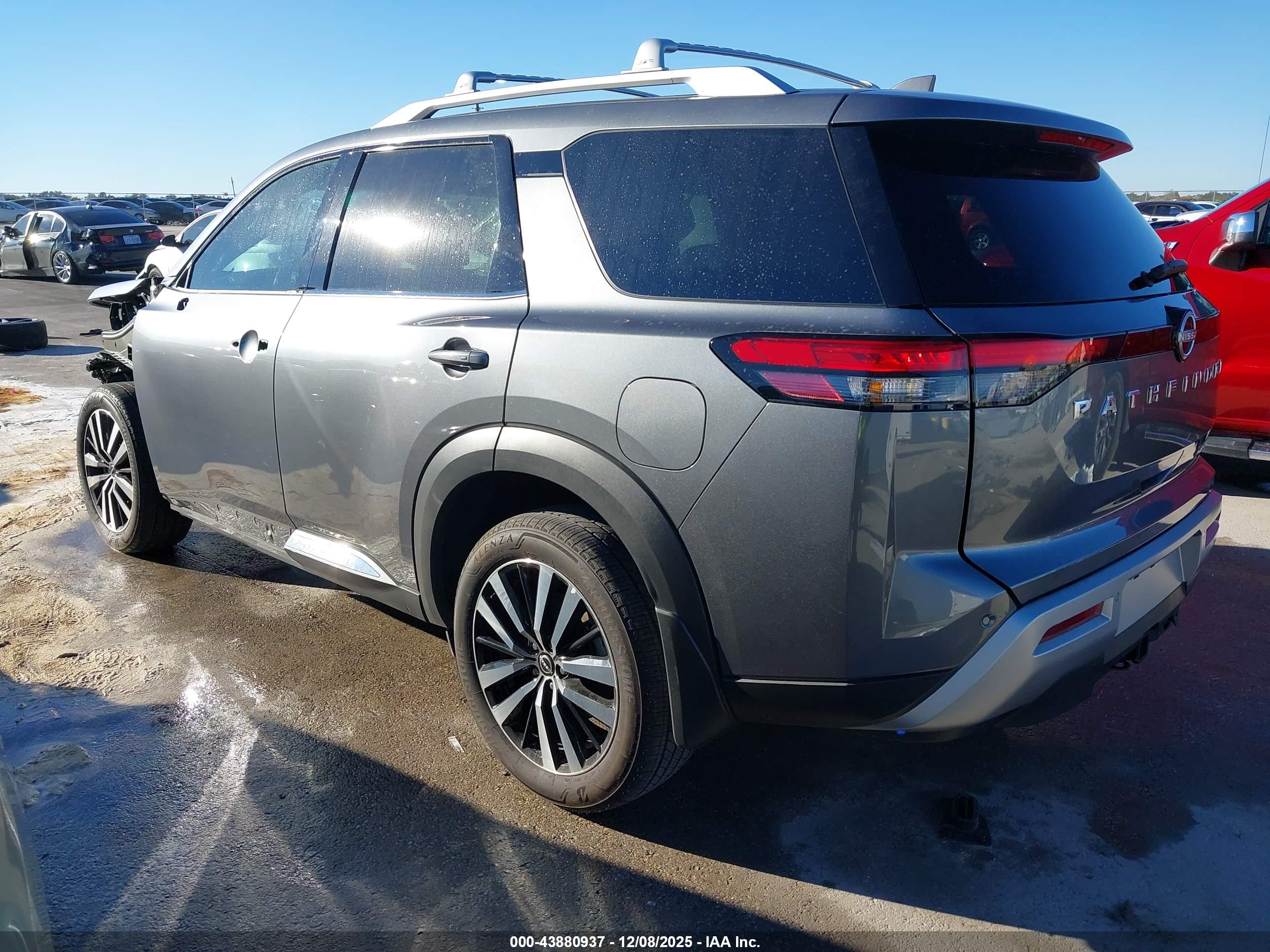 NISSAN PATHFINDER image 3