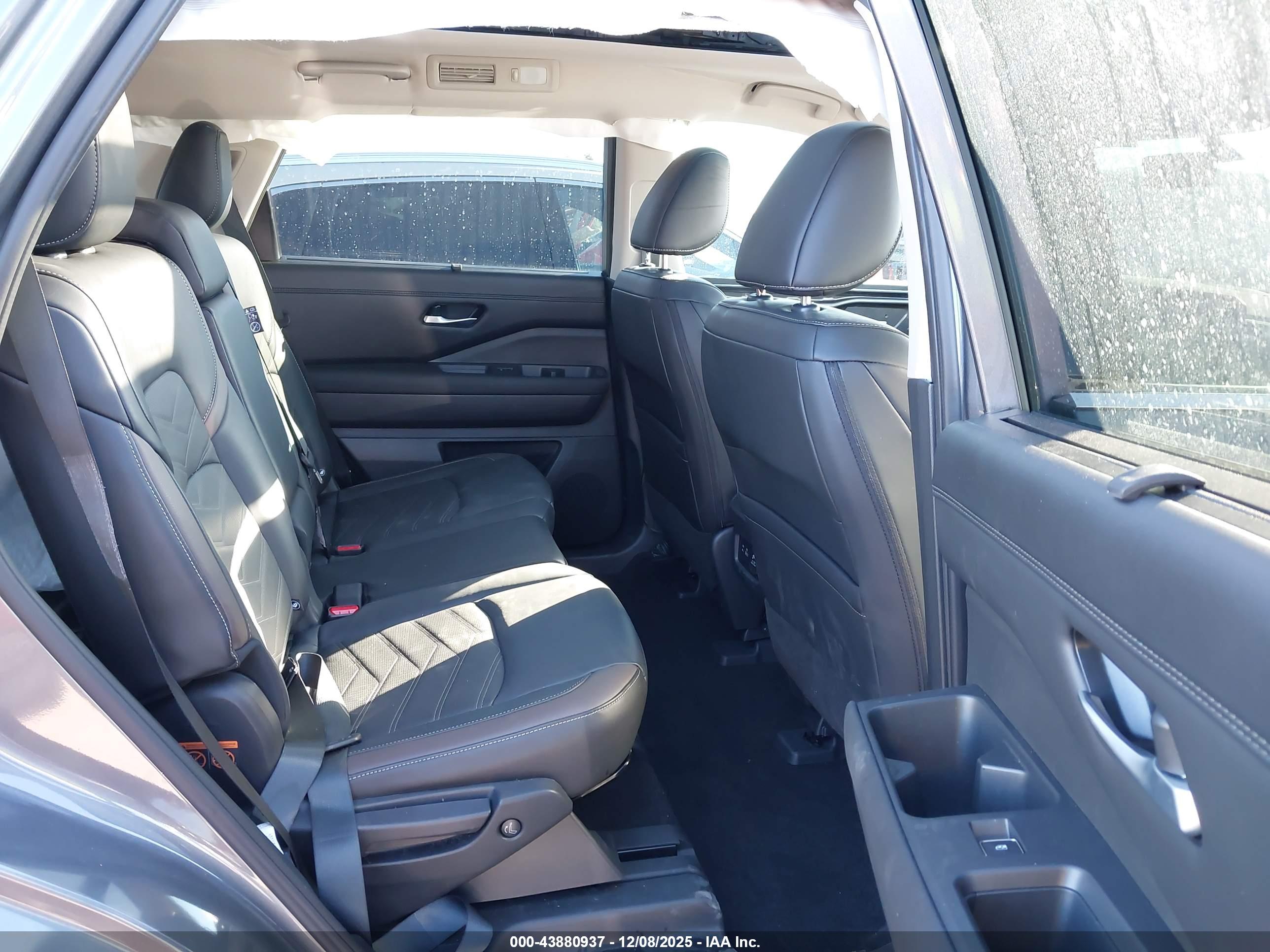 NISSAN PATHFINDER image 8