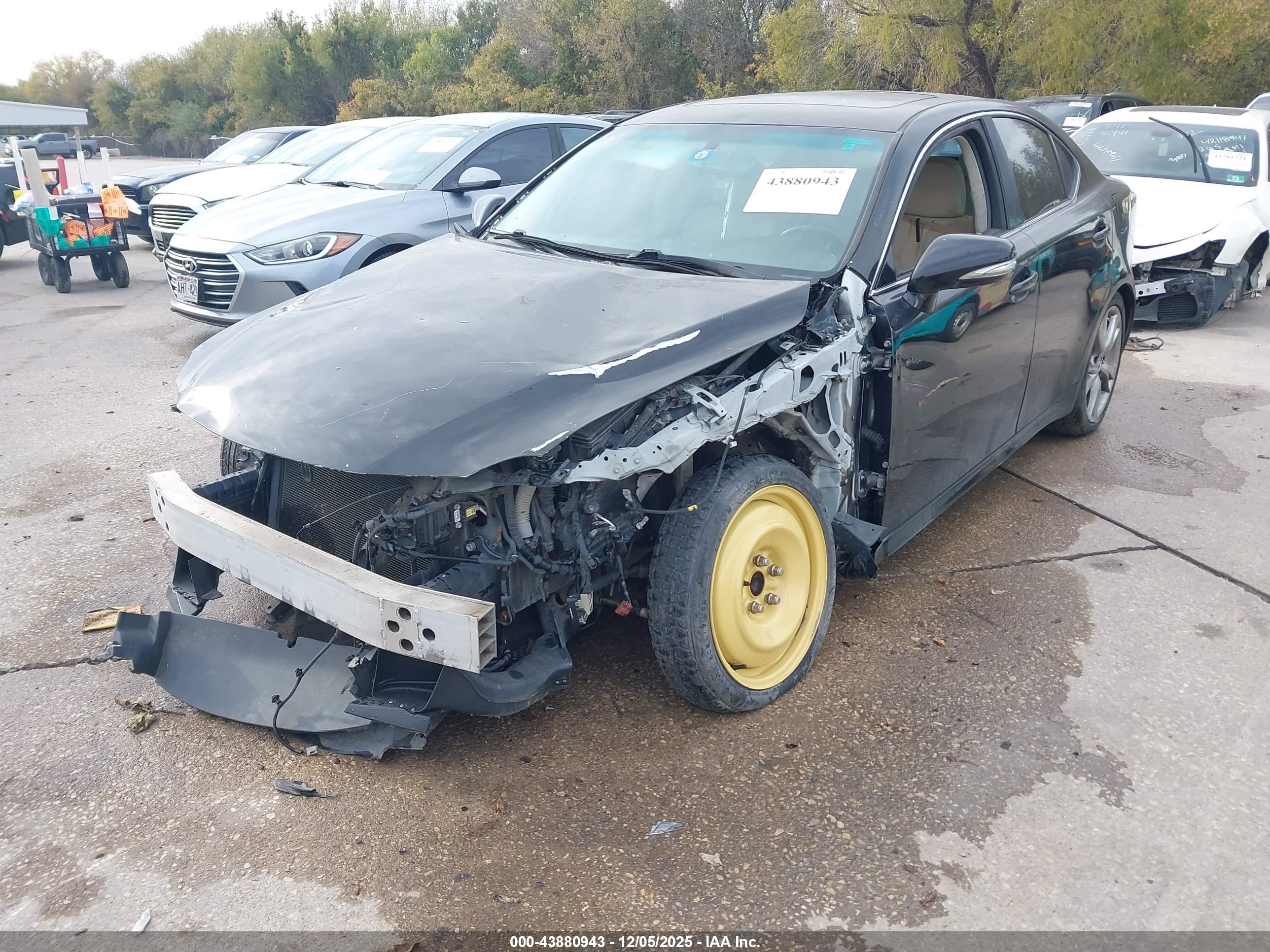 LEXUS IS image 2