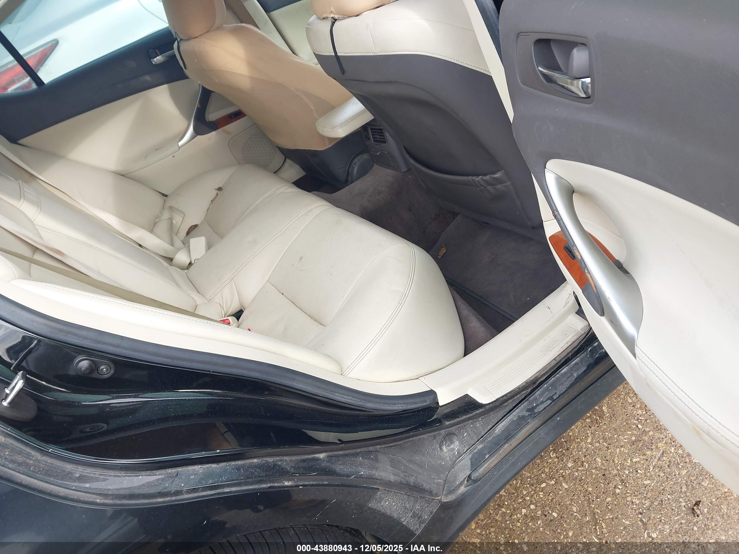 LEXUS IS image 8