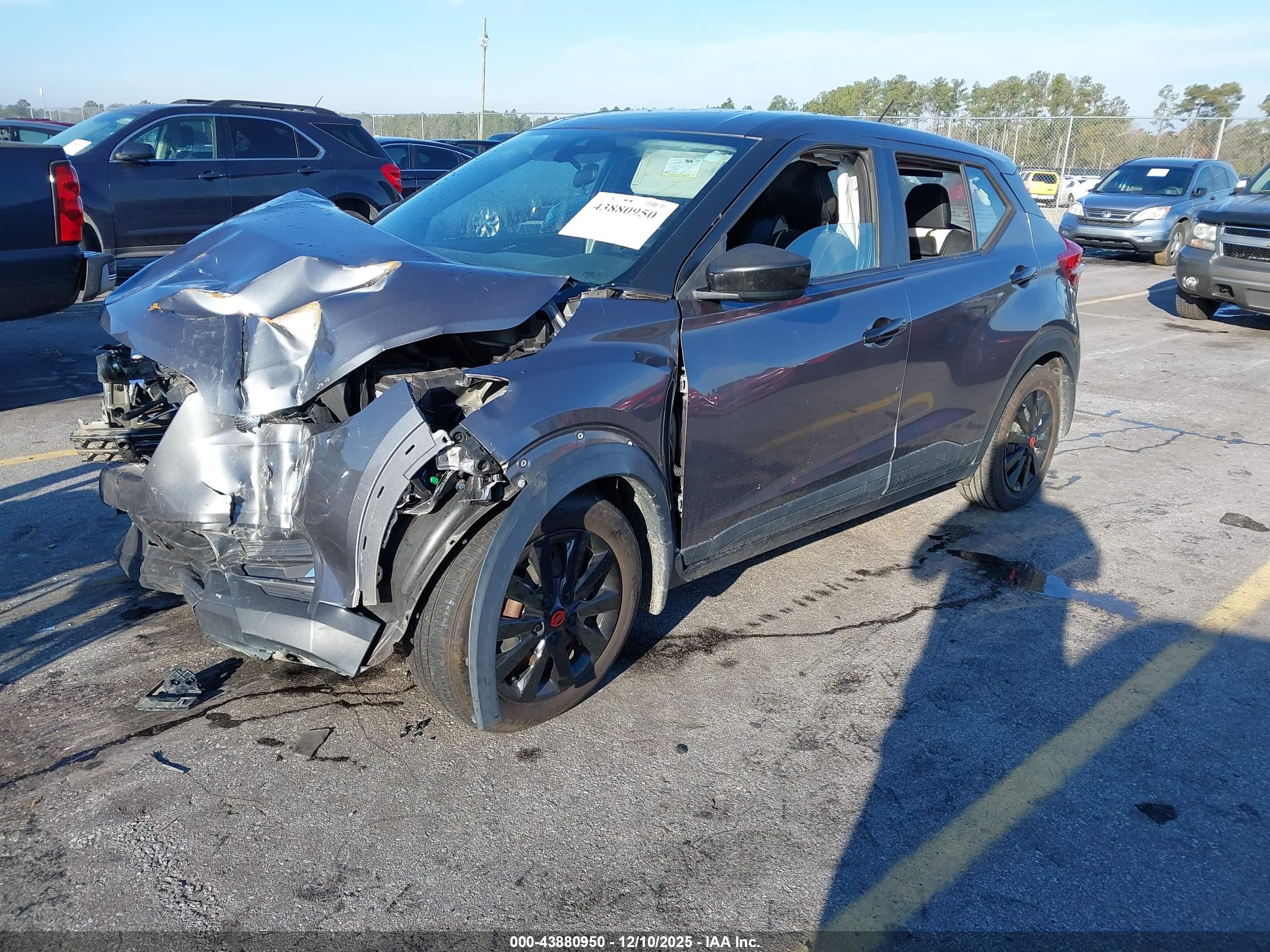 NISSAN KICKS image 2