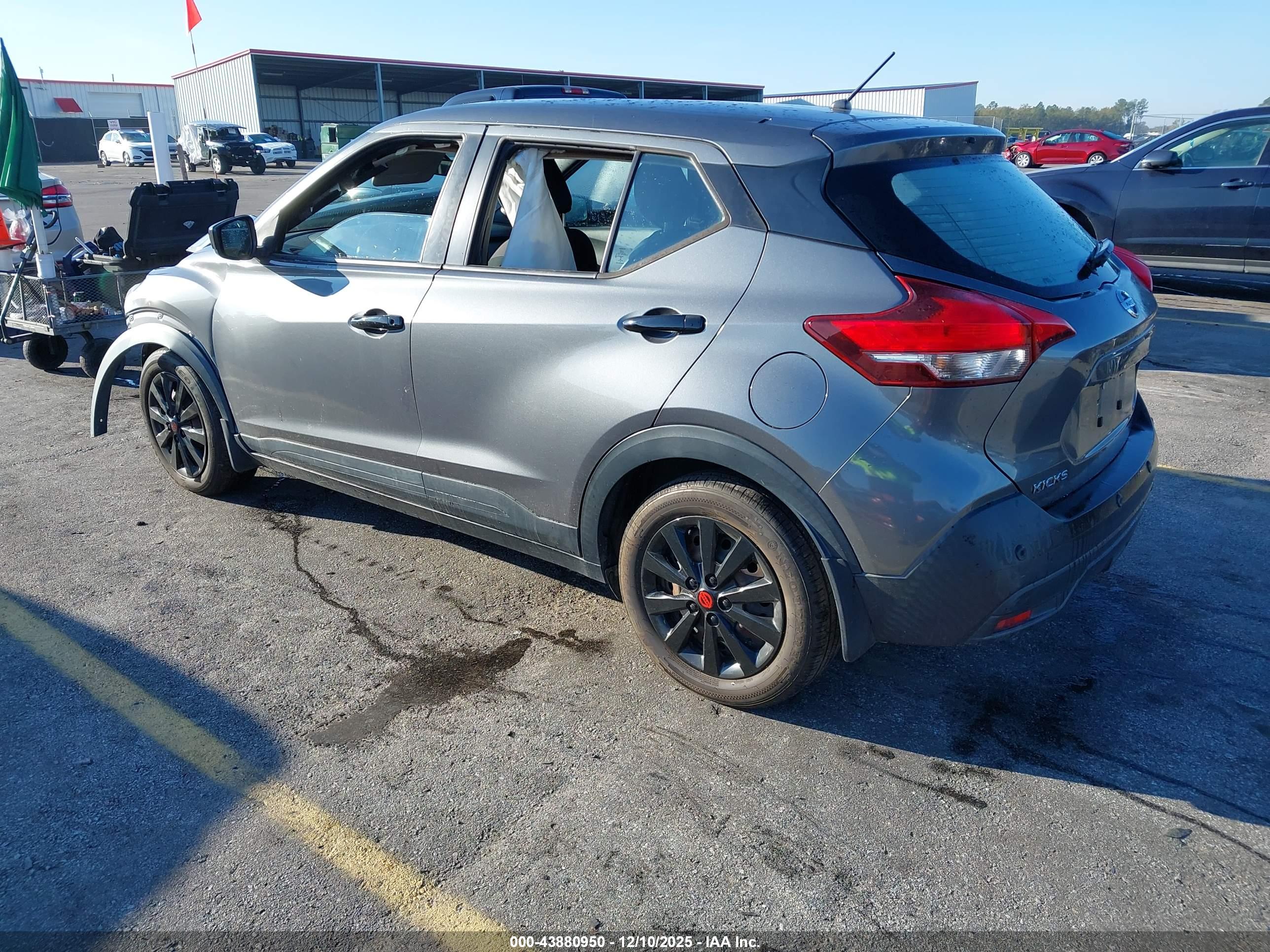 NISSAN KICKS image 3