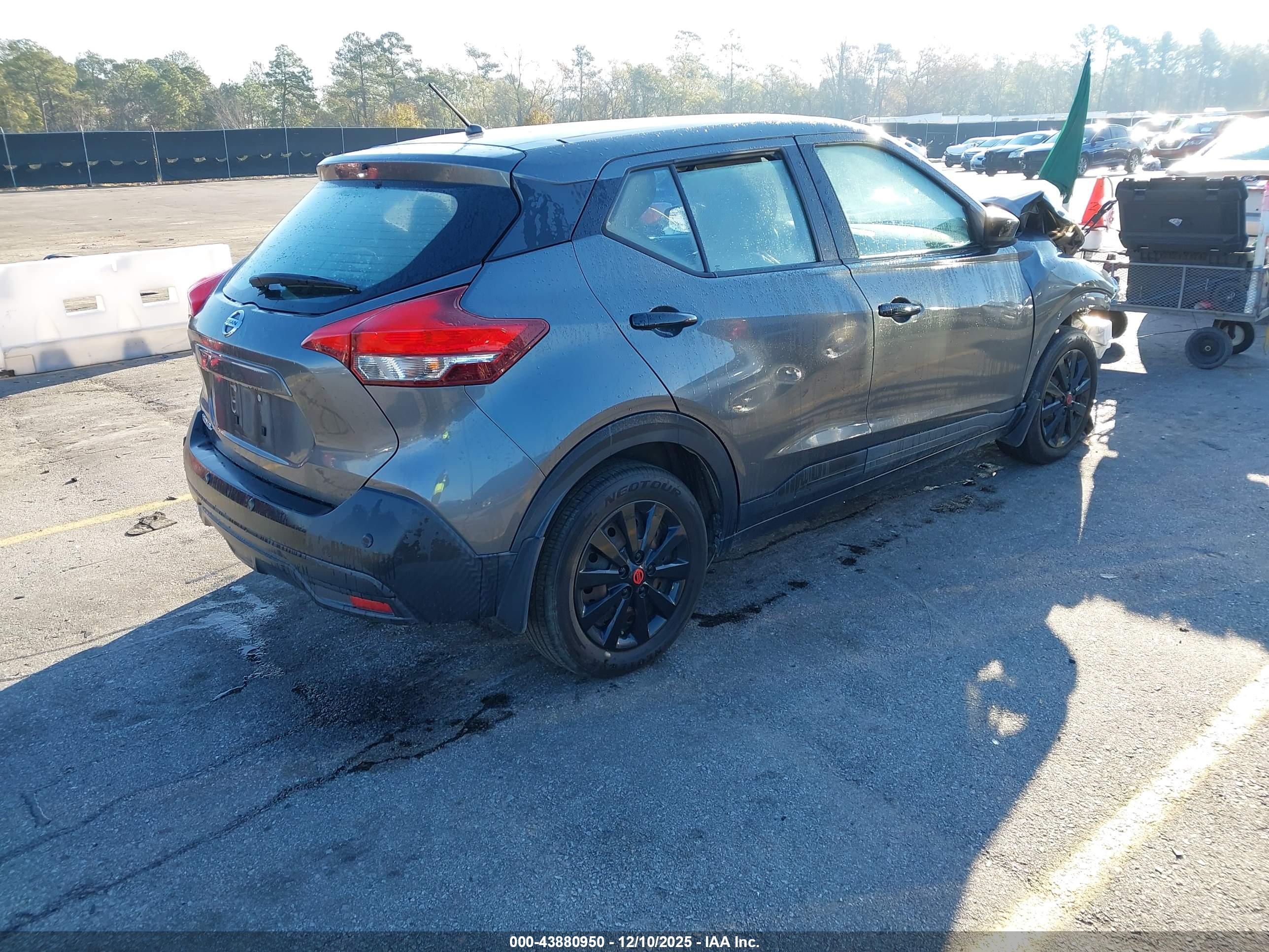 NISSAN KICKS image 4