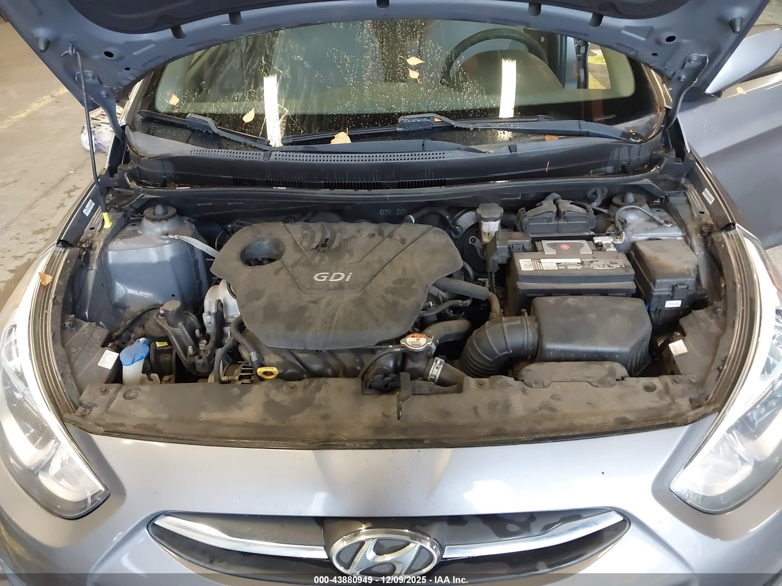 HYUNDAI ACCENT image 10