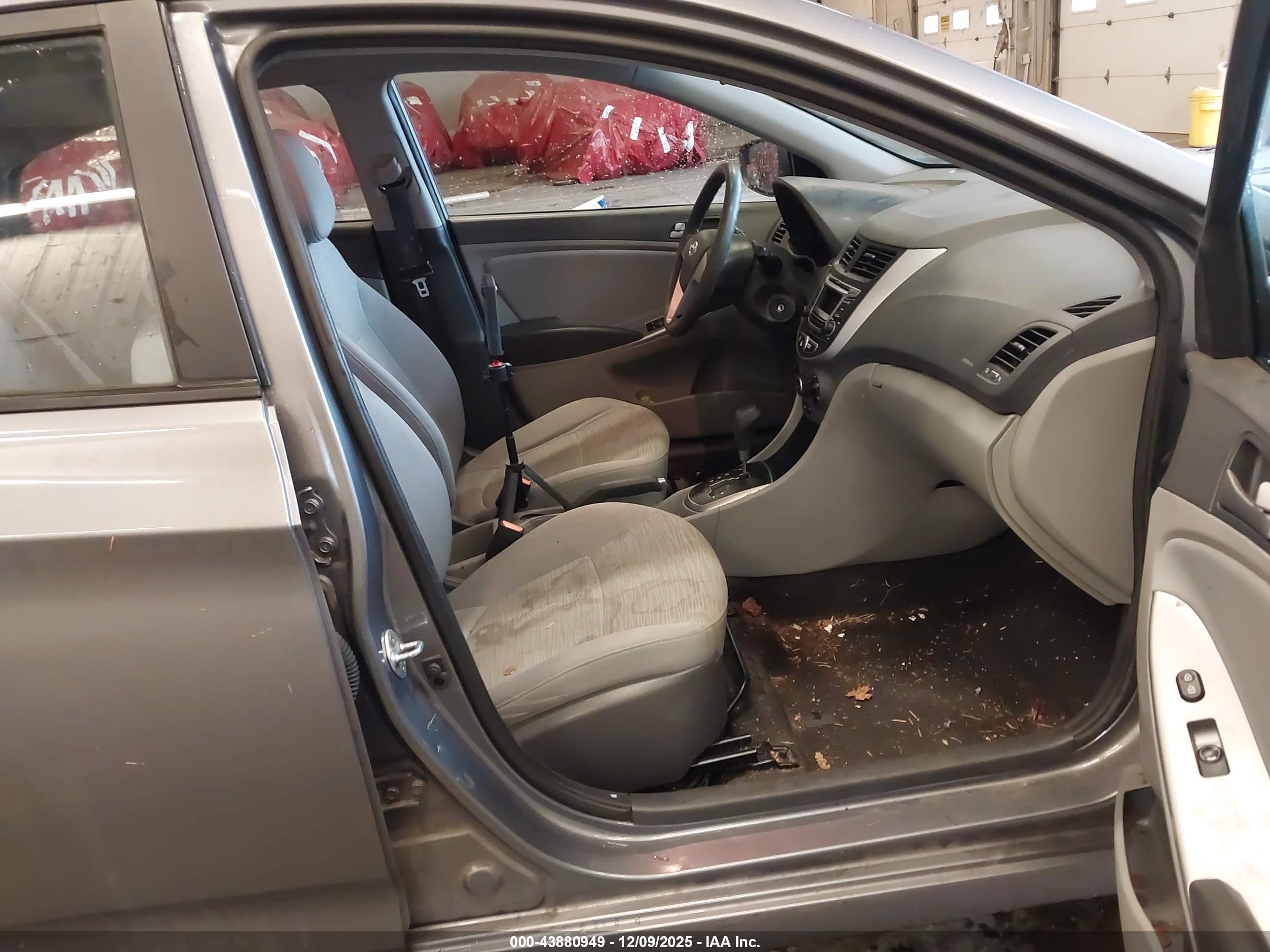 HYUNDAI ACCENT image 5