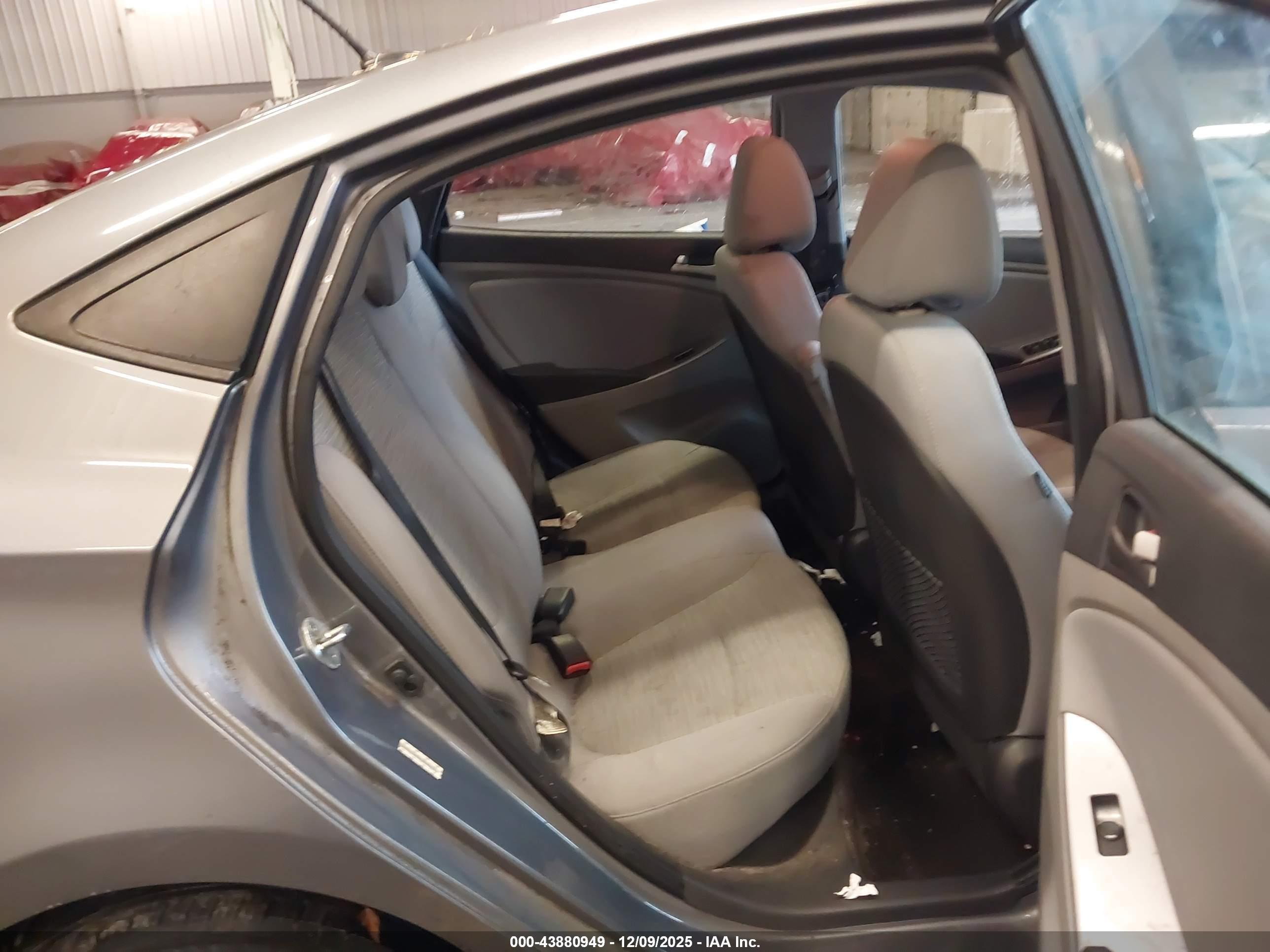 HYUNDAI ACCENT image 8
