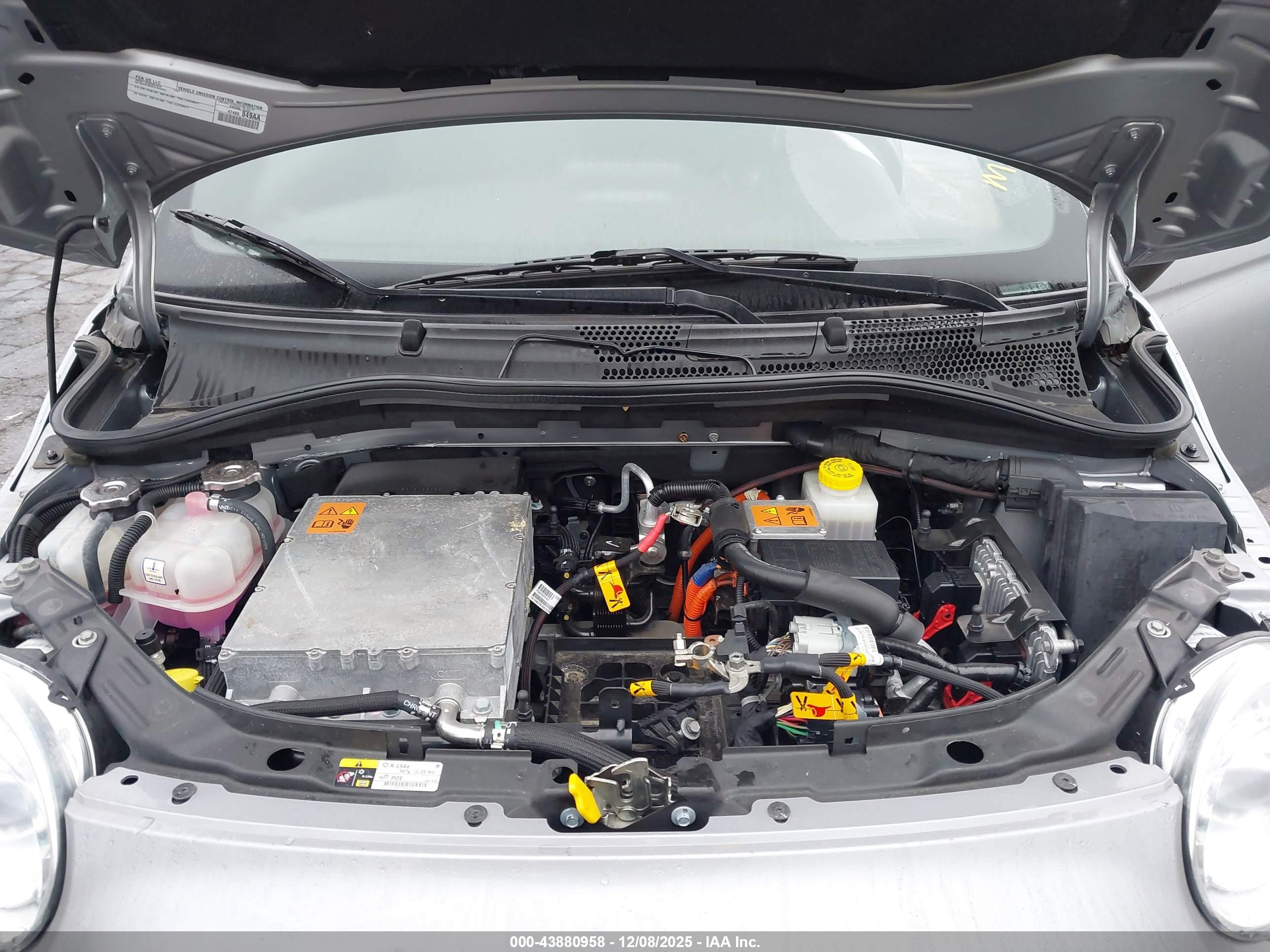FIAT 500E image 10