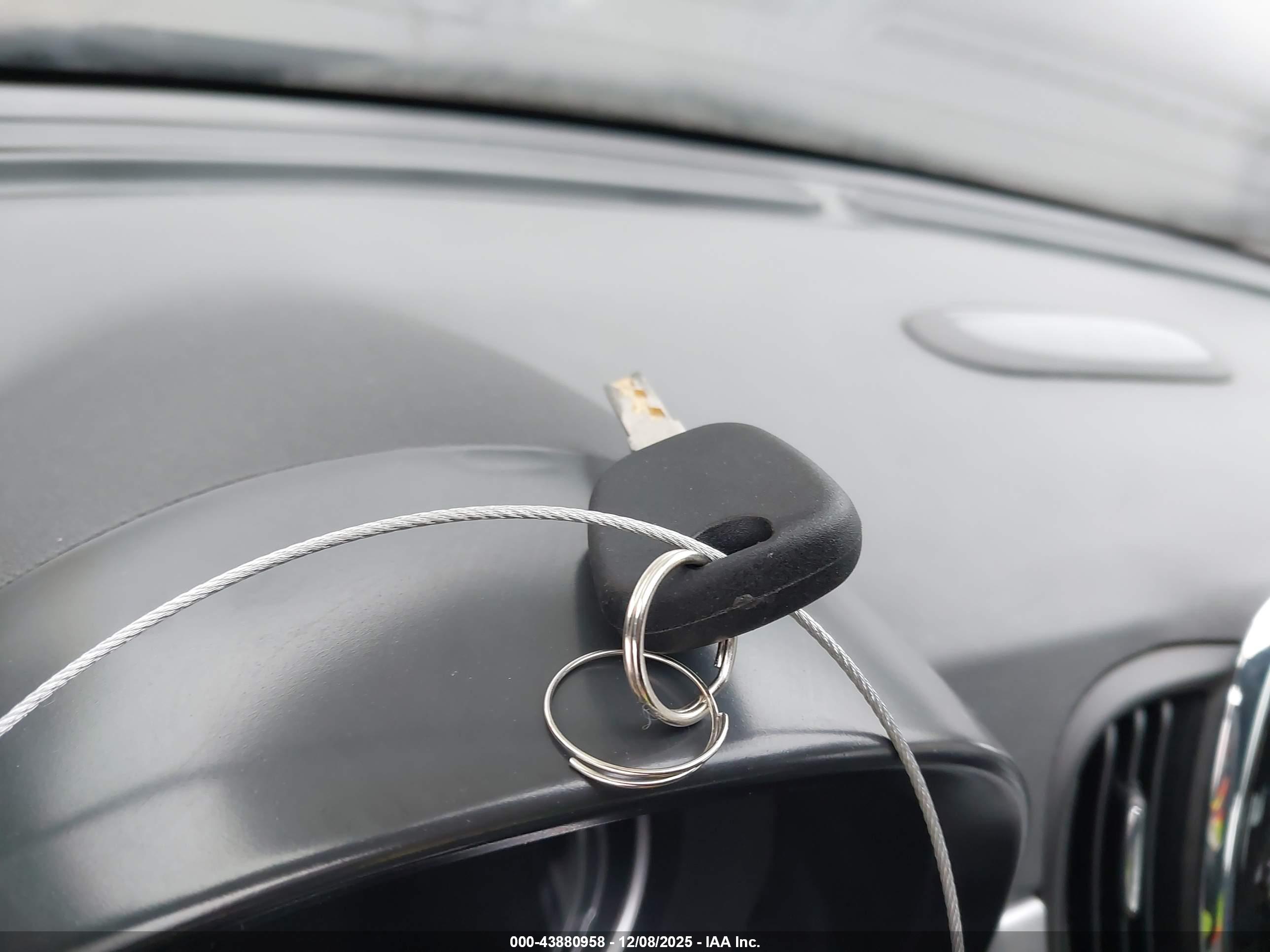 FIAT 500E image 11