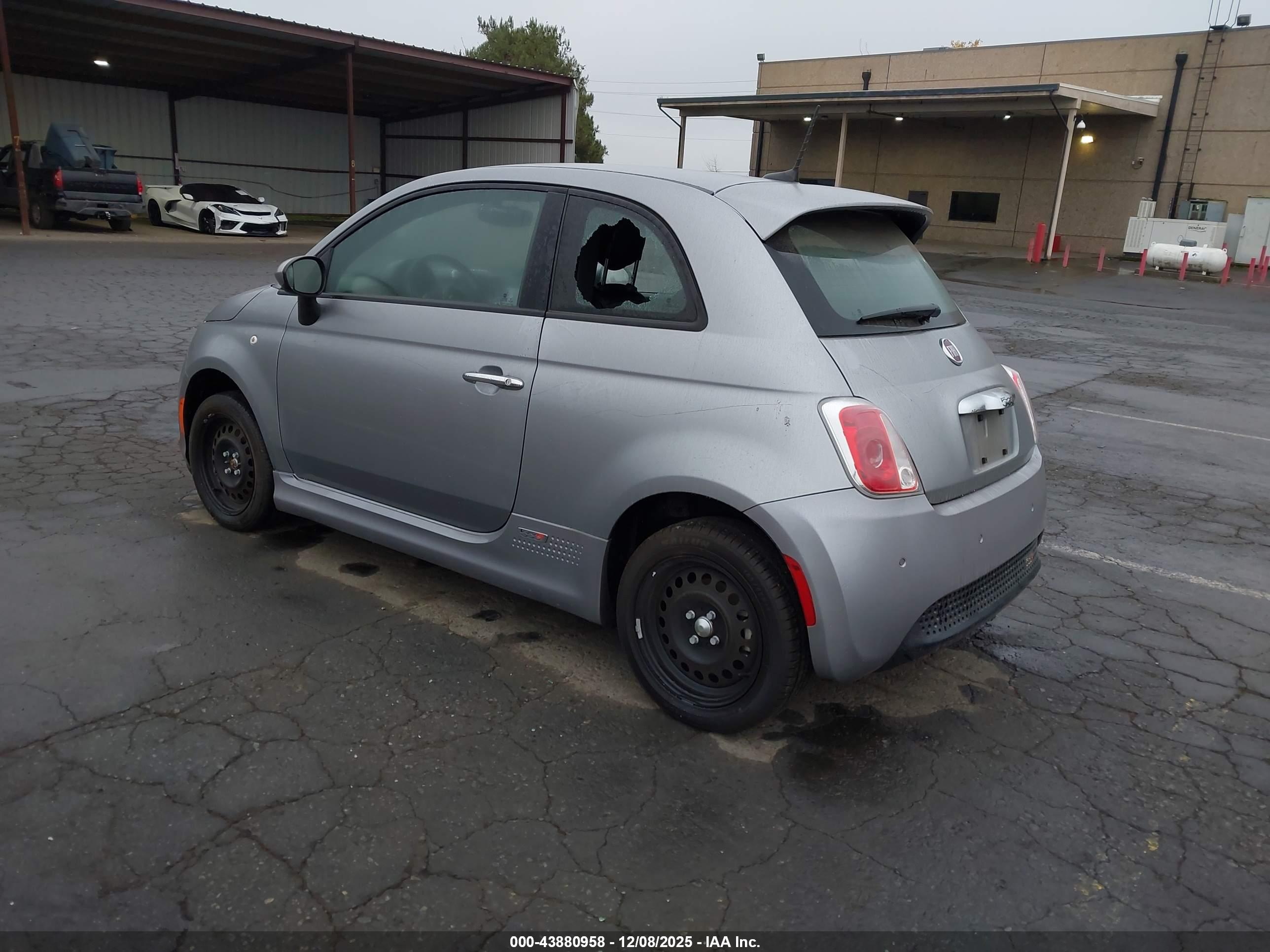 FIAT 500E image 3