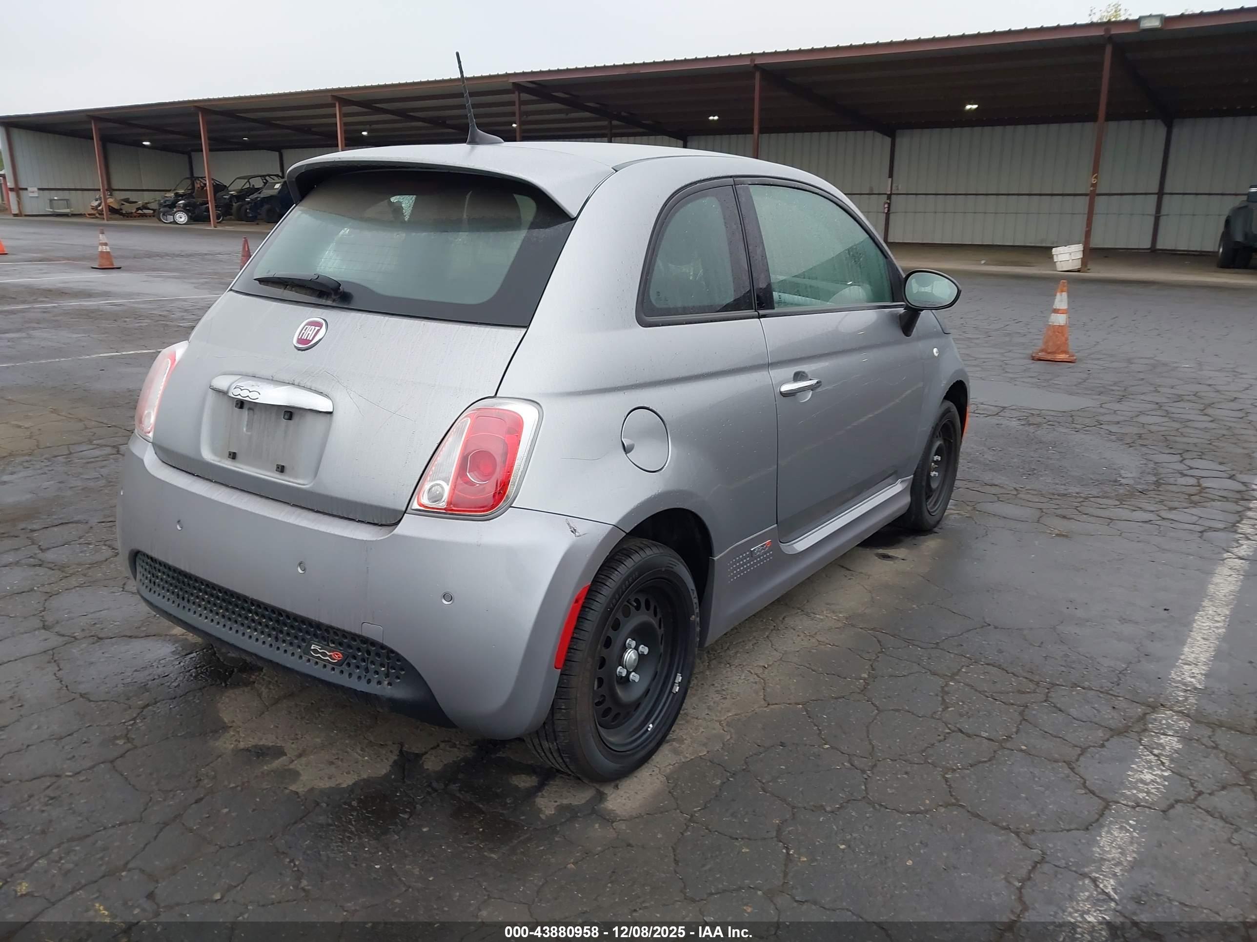 FIAT 500E image 4