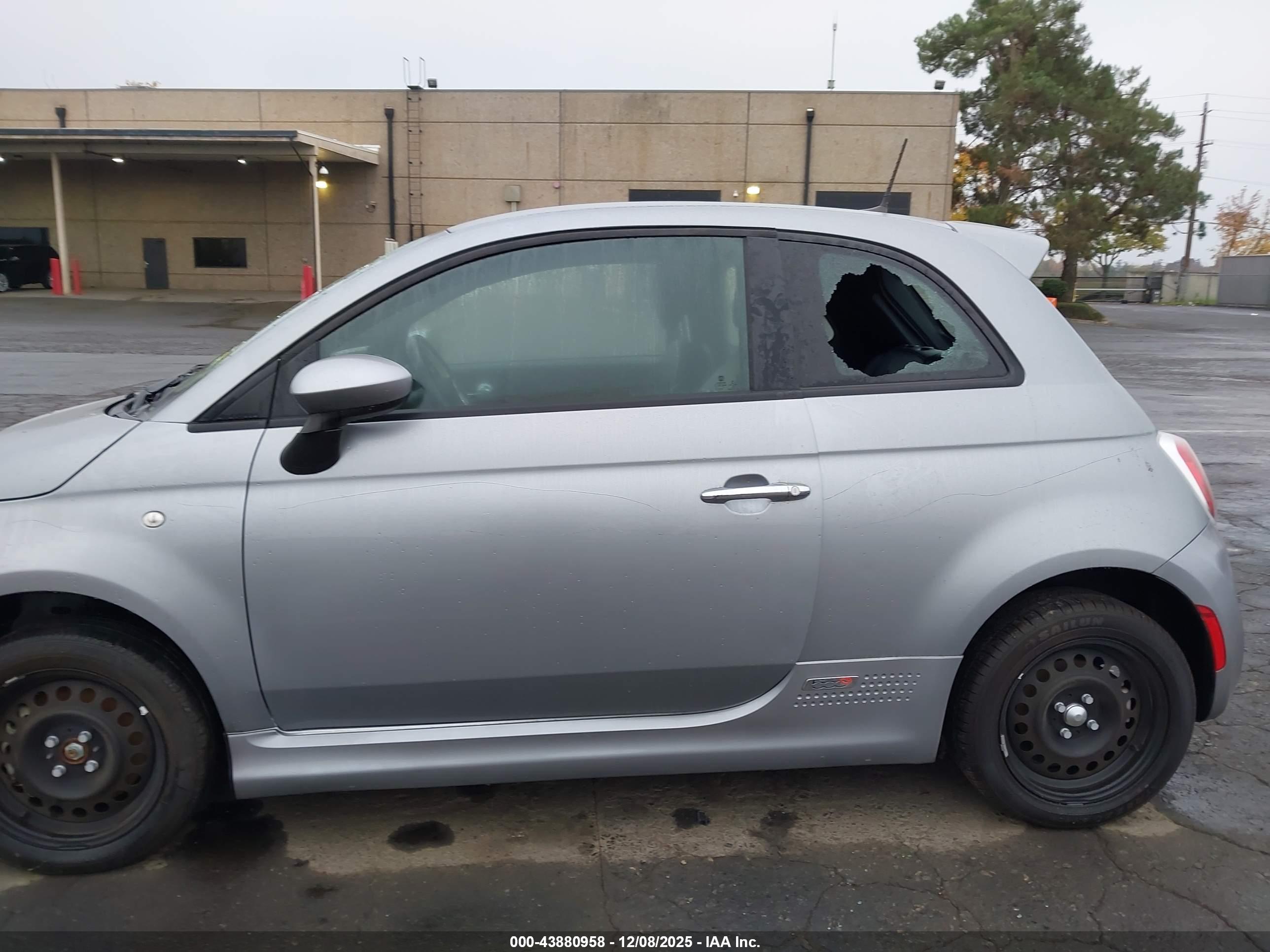 FIAT 500E image 6