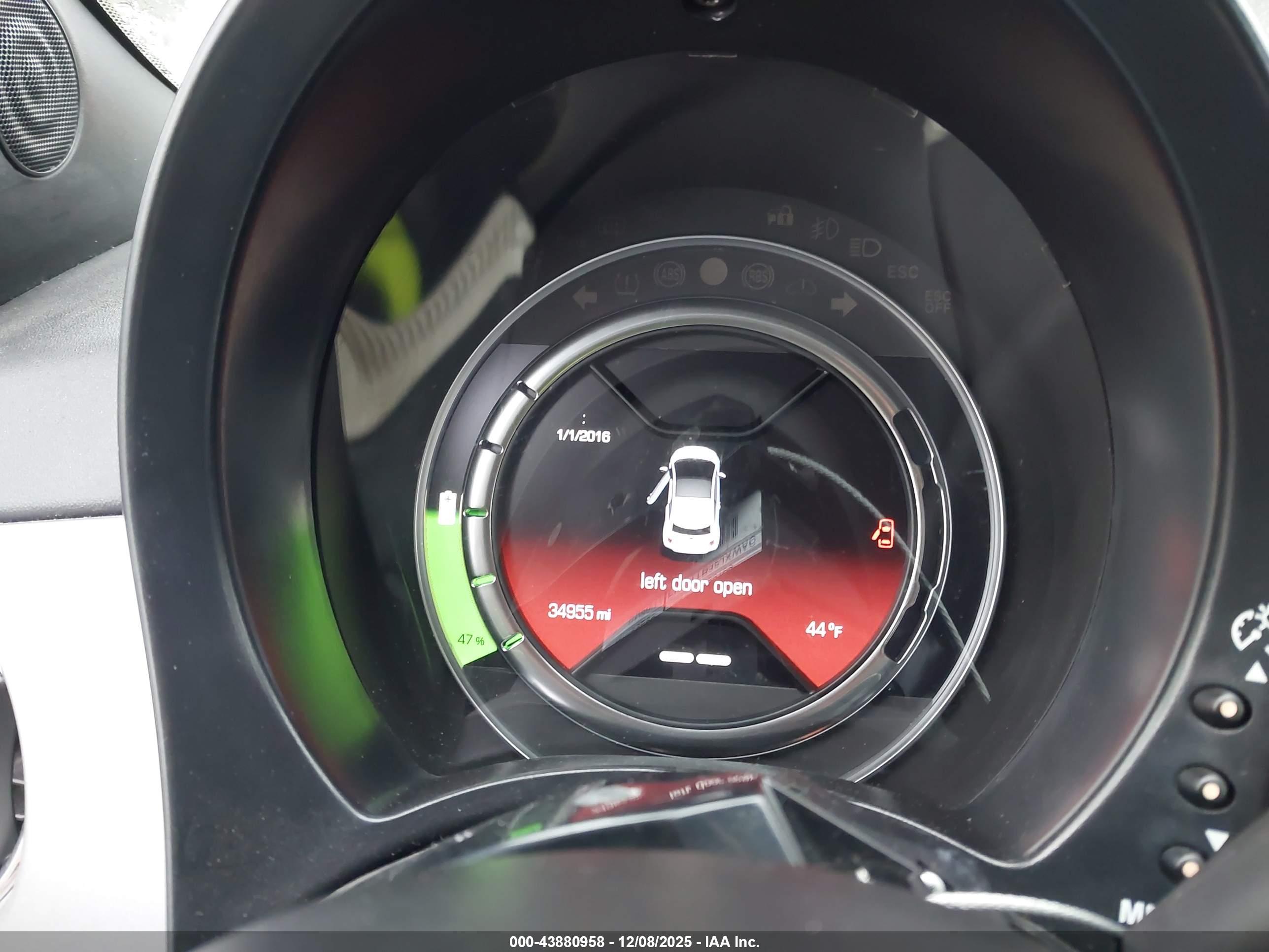 FIAT 500E image 7