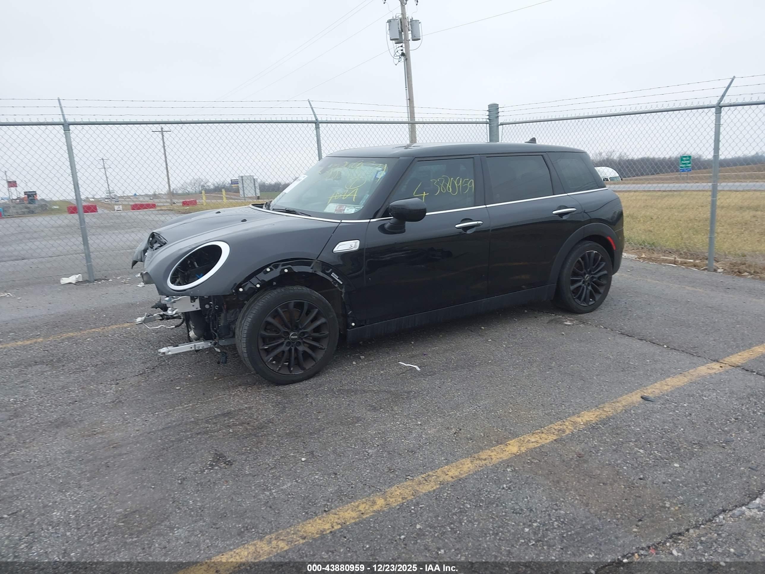 MINI CLUBMAN image 2