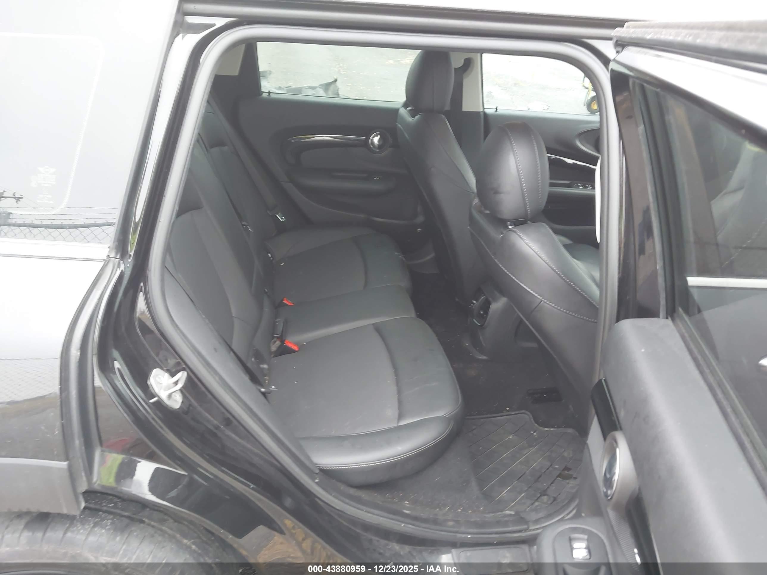 MINI CLUBMAN image 8