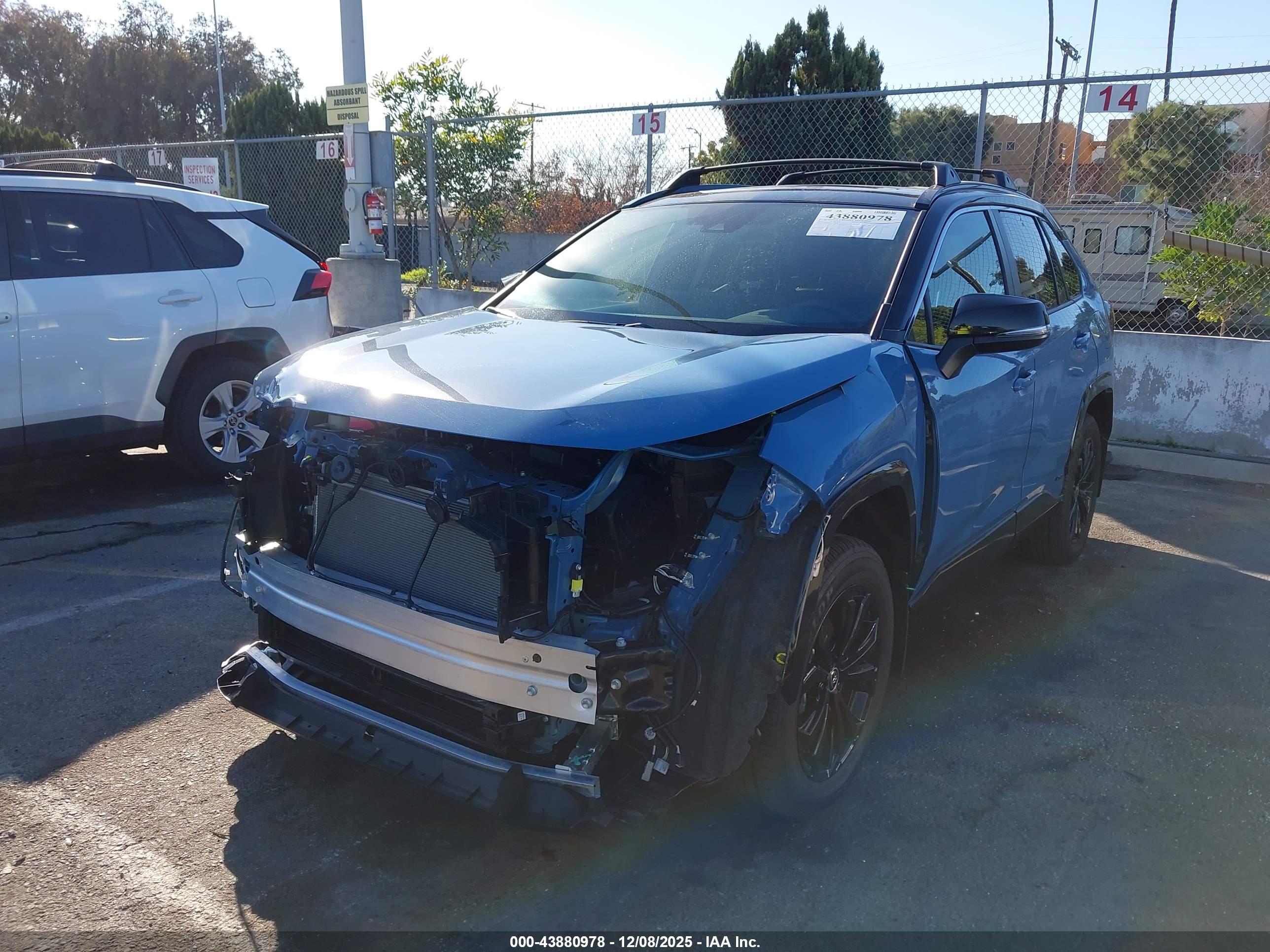 TOYOTA RAV4 image 2