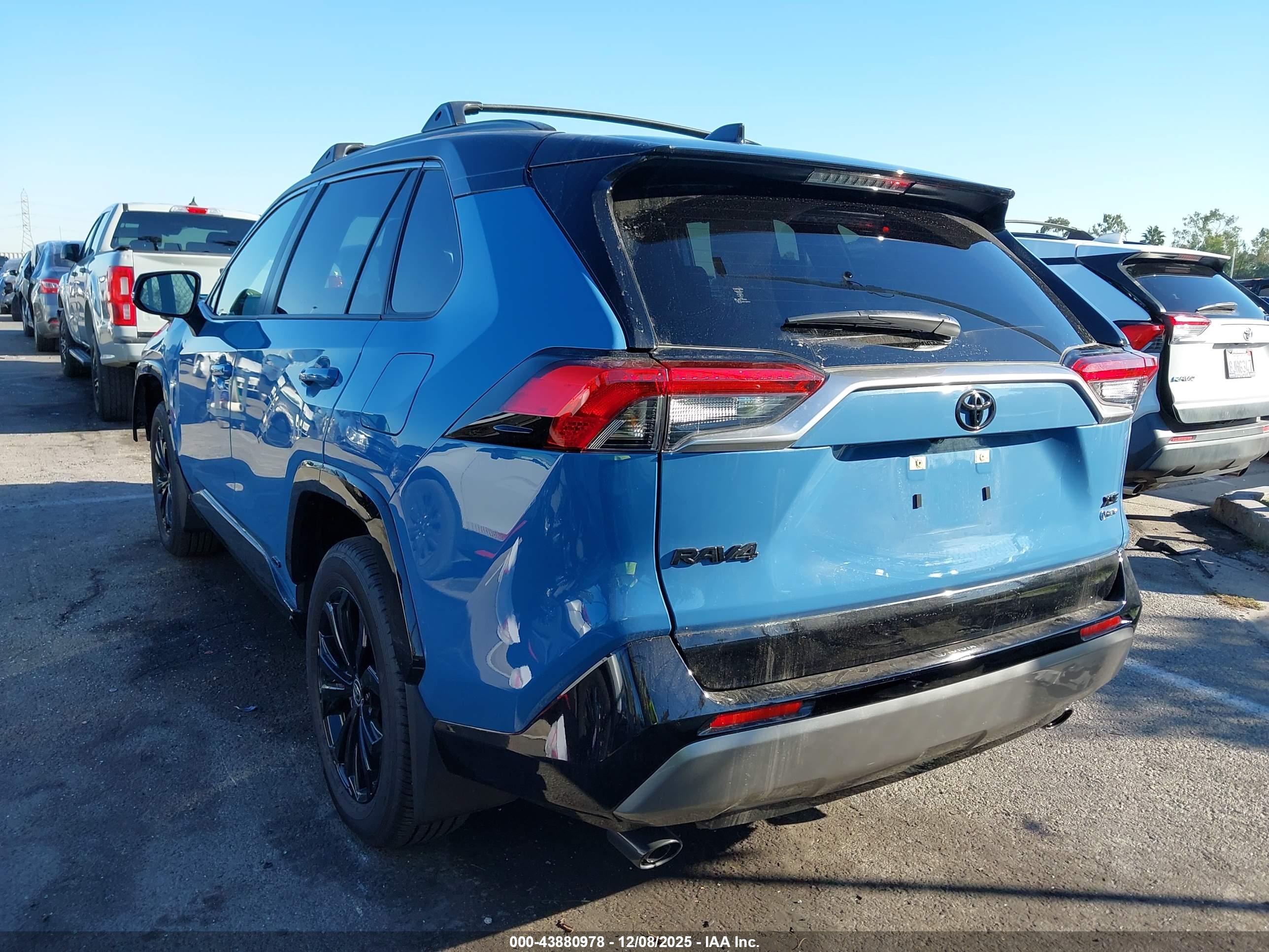 TOYOTA RAV4 image 3