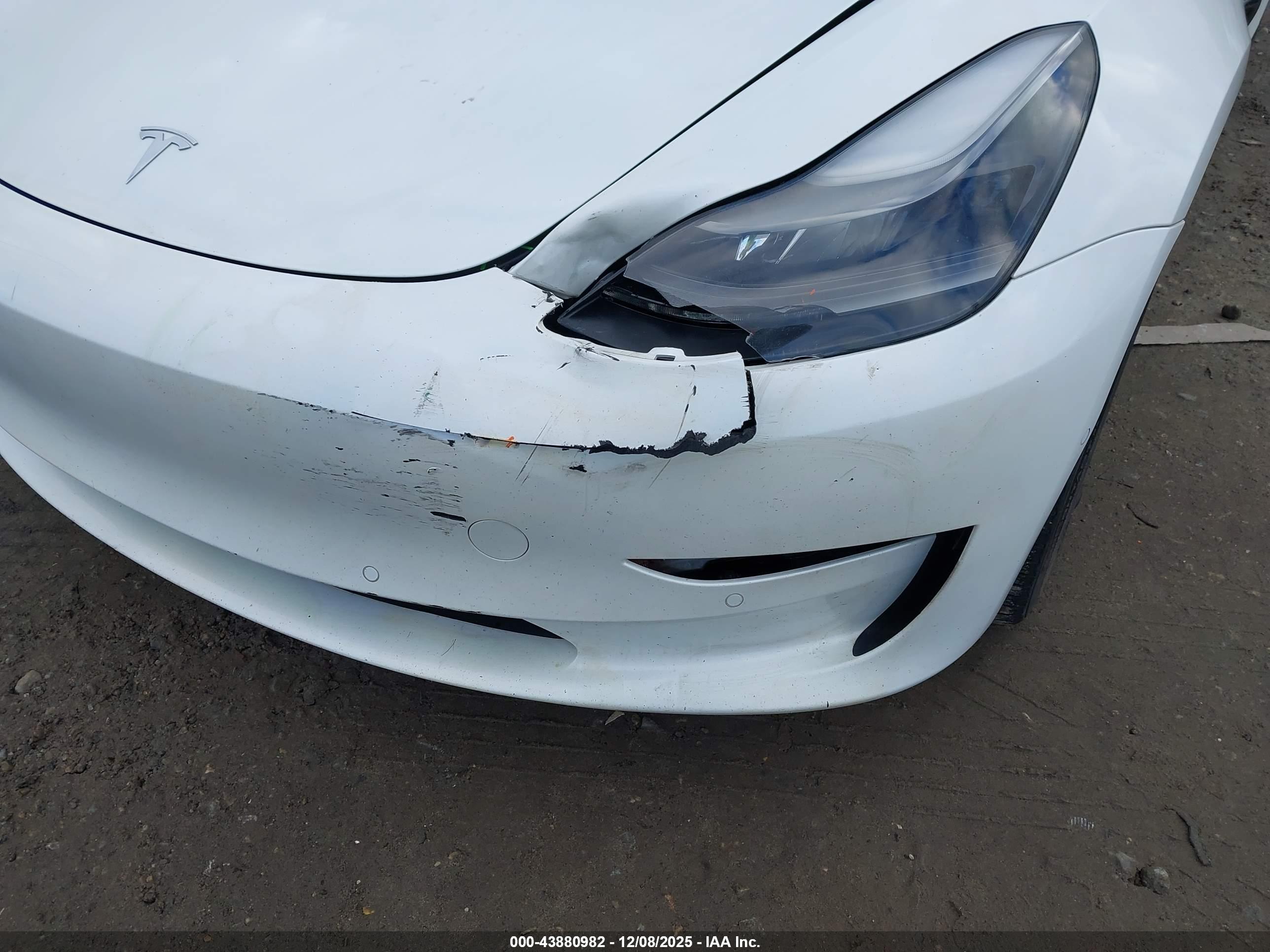 TESLA MODEL image 6