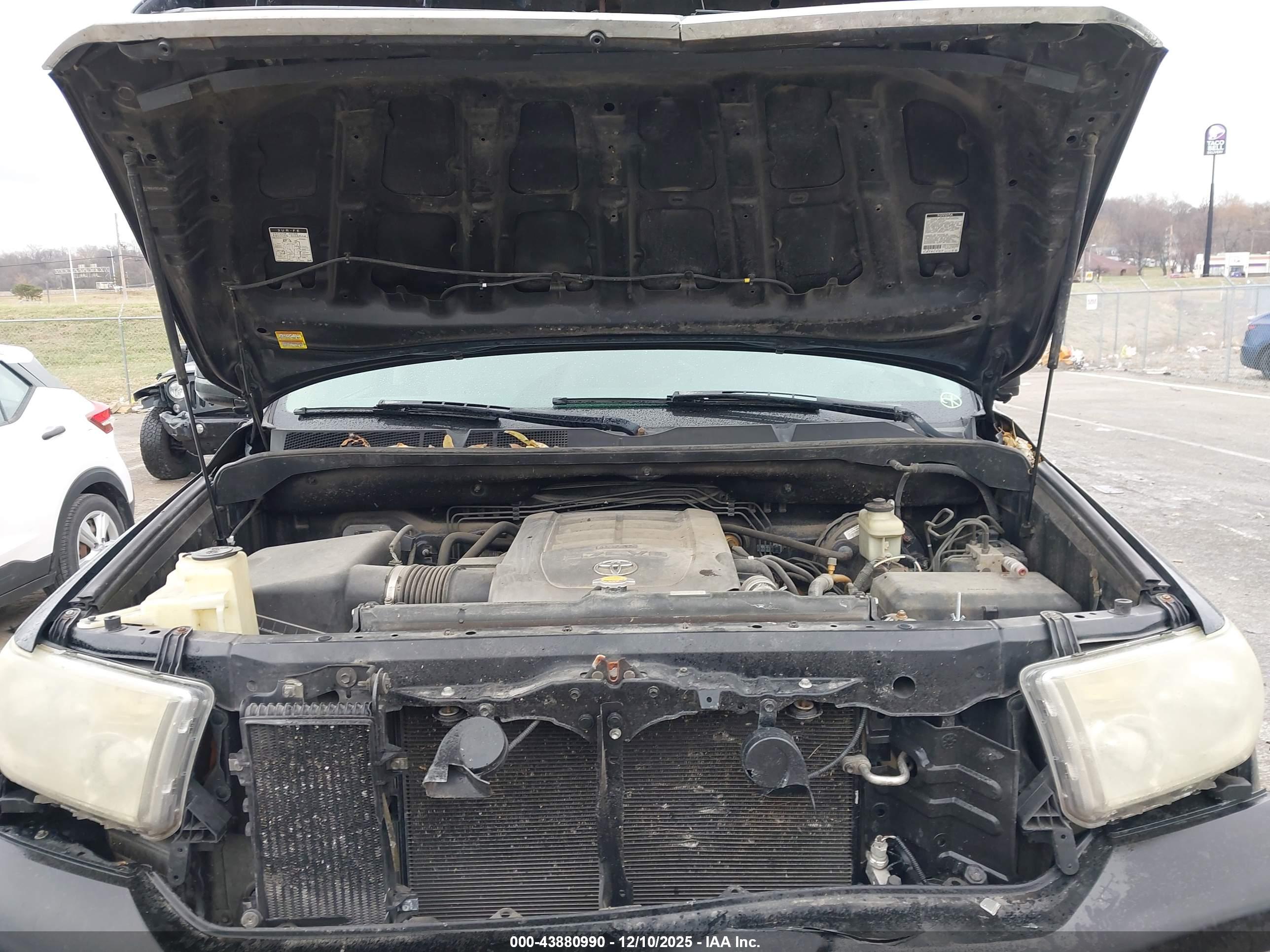 TOYOTA TUNDRA image 10