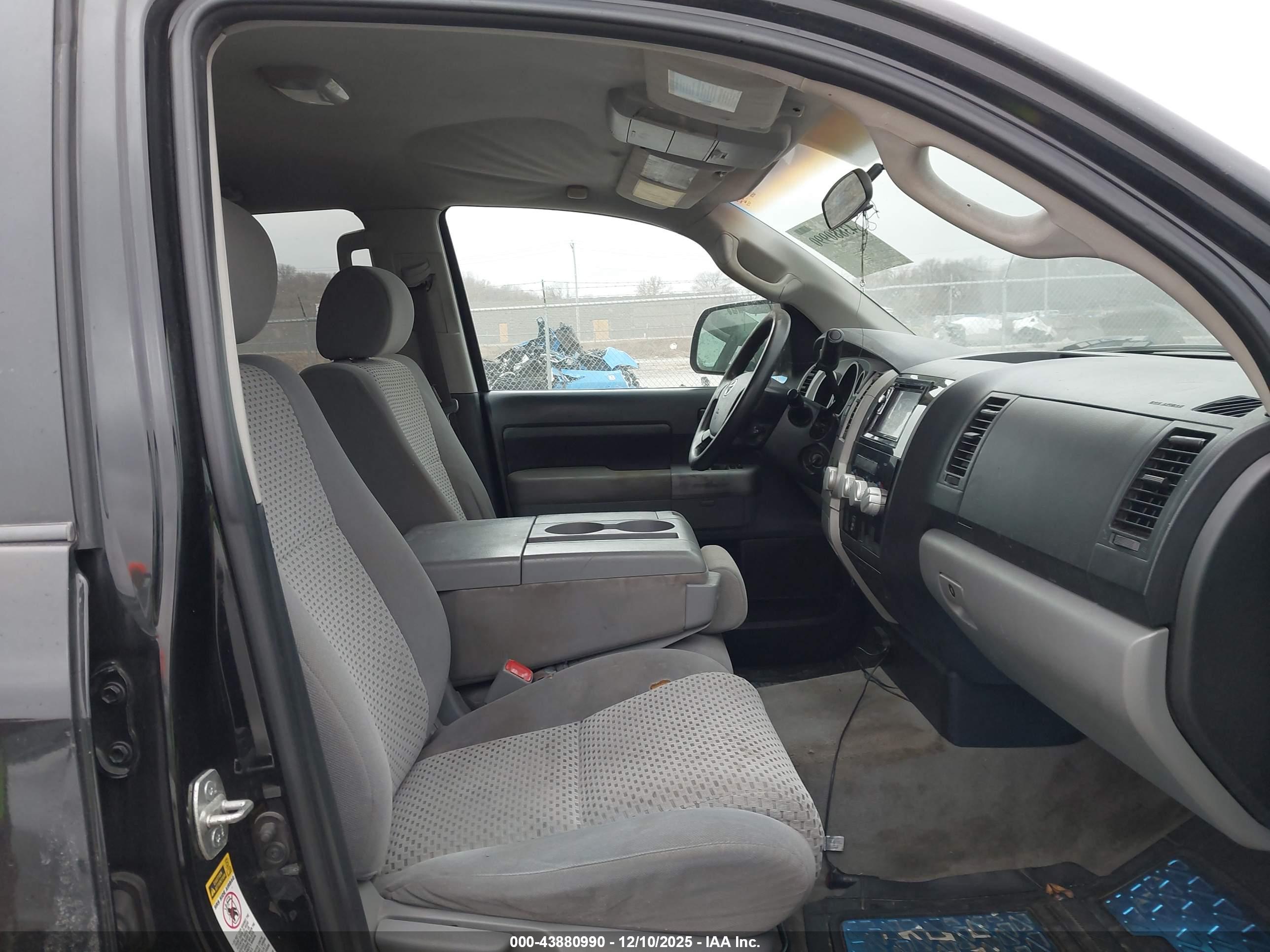 TOYOTA TUNDRA image 5