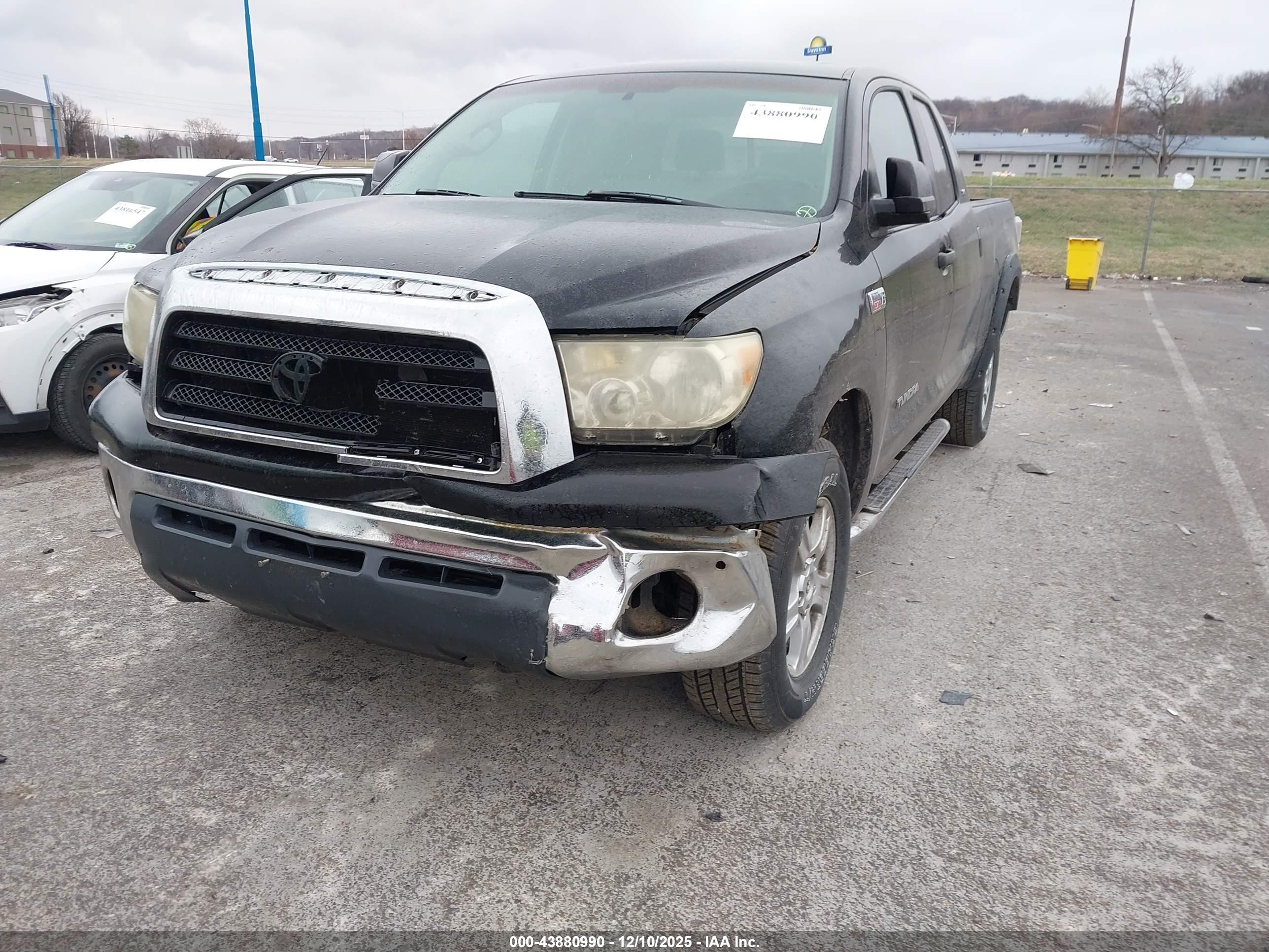 TOYOTA TUNDRA image 6