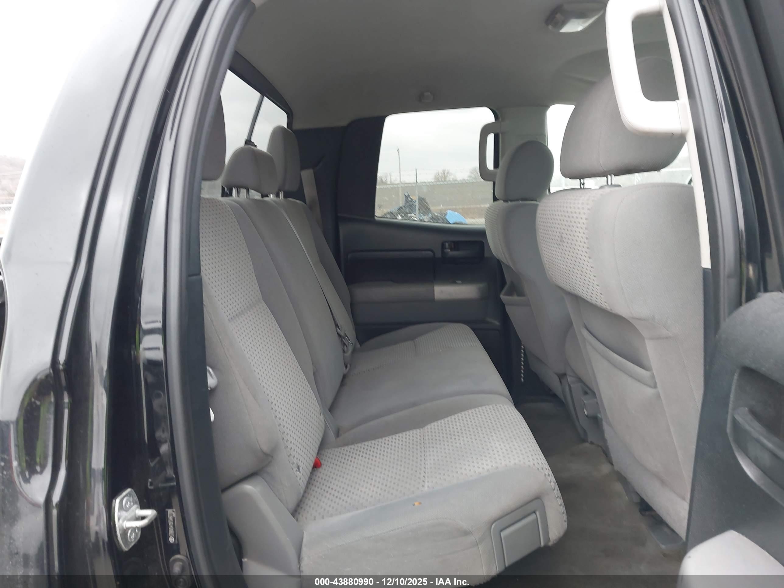 TOYOTA TUNDRA image 8