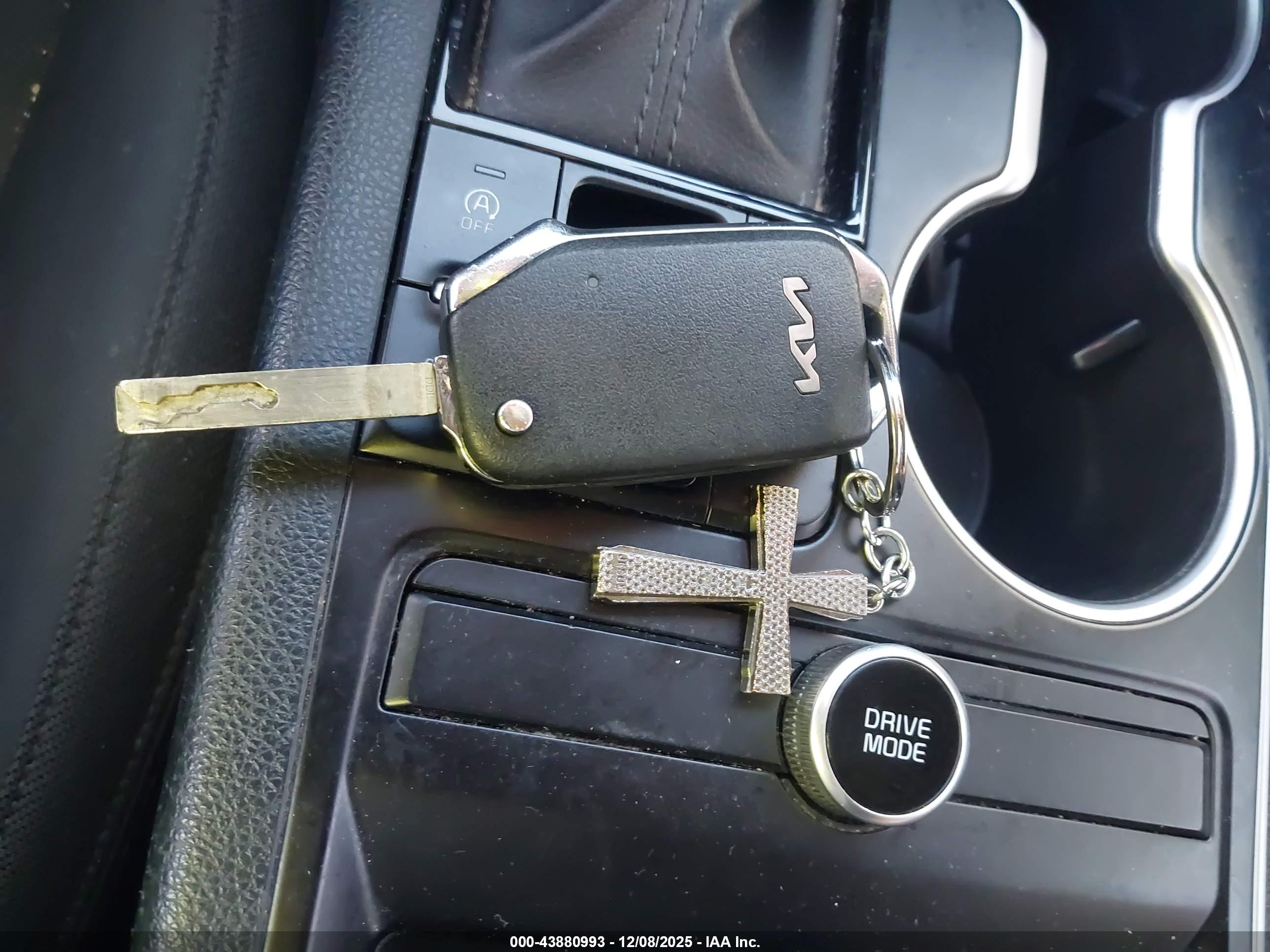 KIA K5 image 11