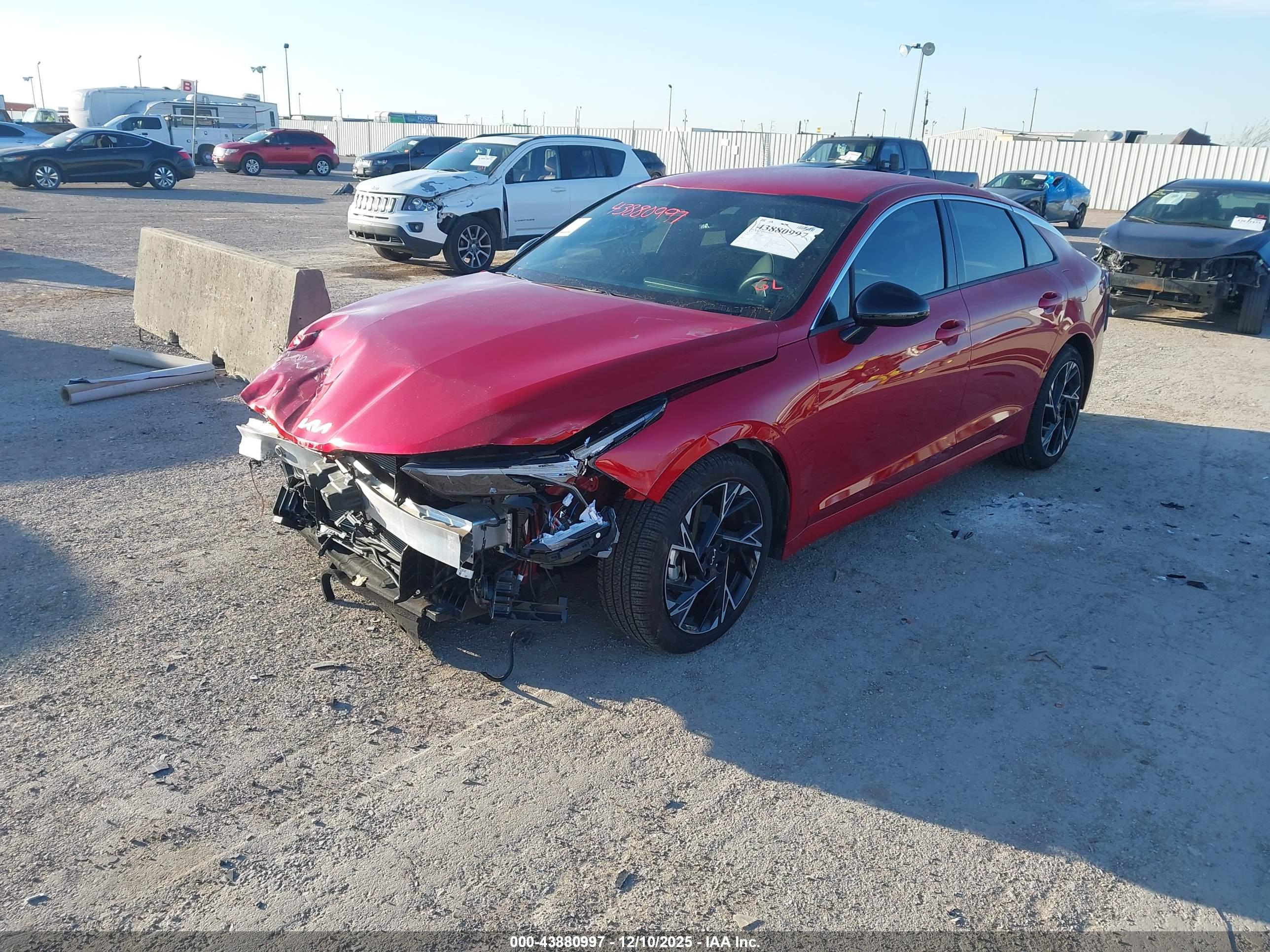 KIA K5 image 2