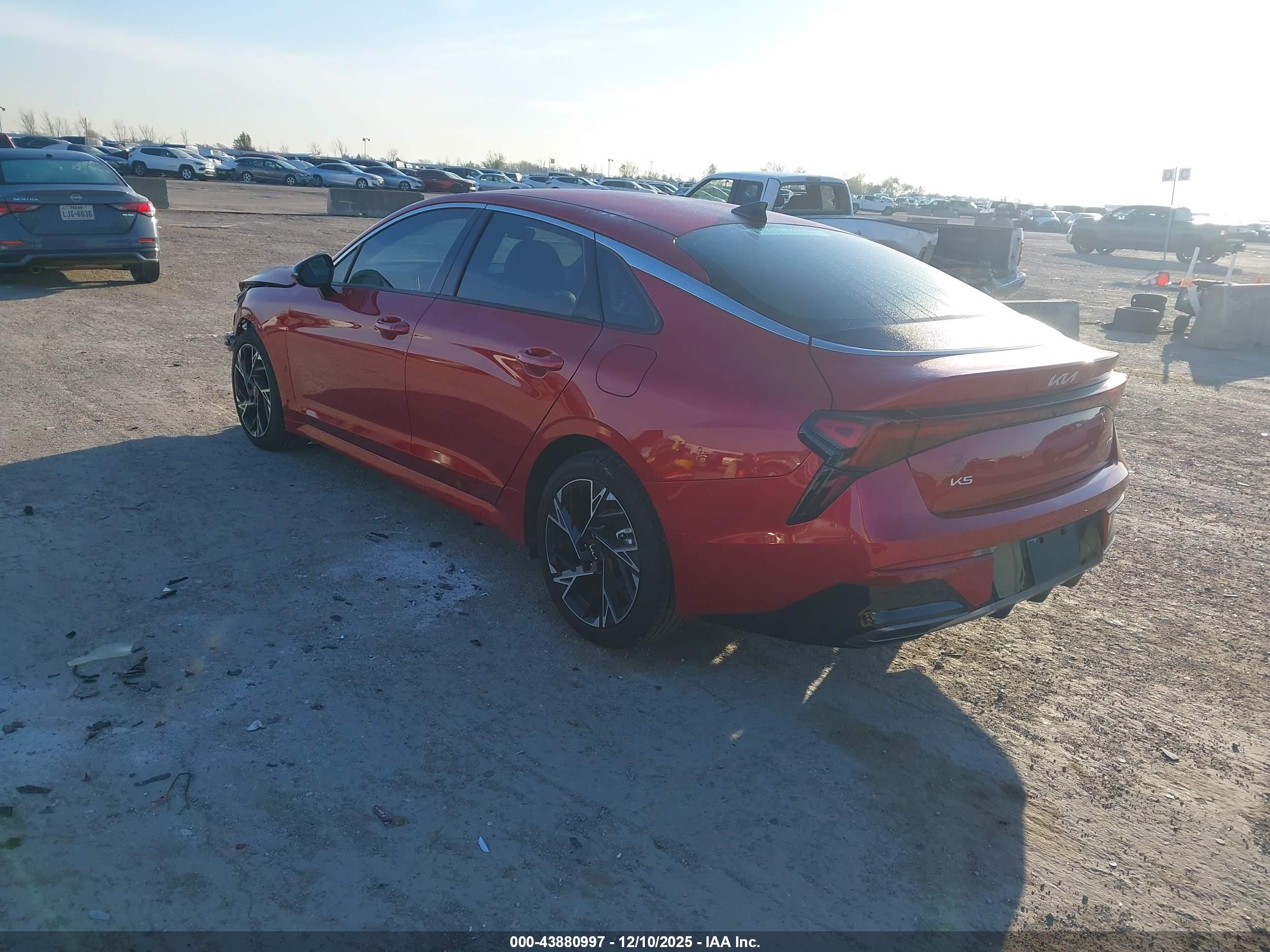 KIA K5 image 3