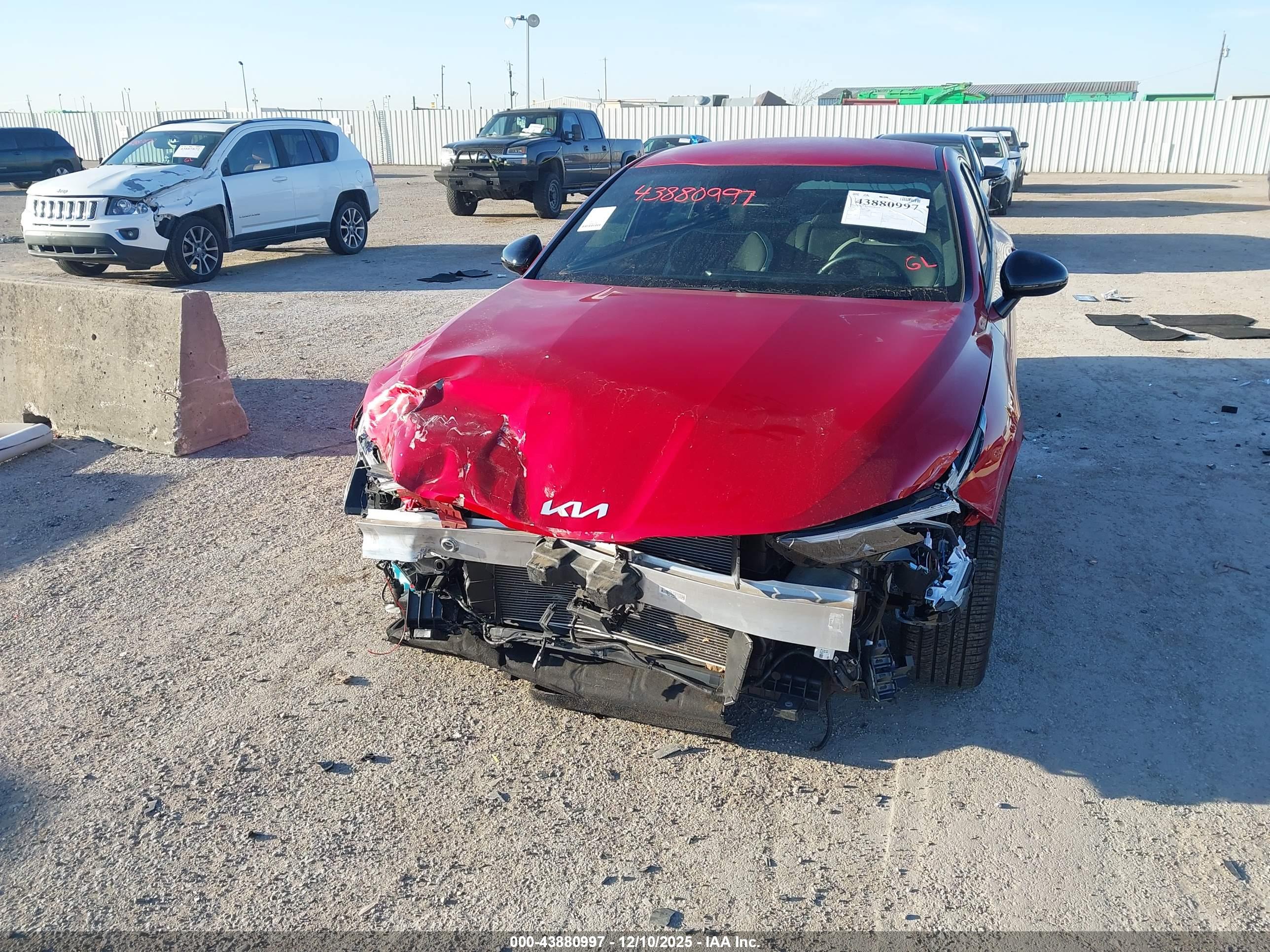 KIA K5 image 6