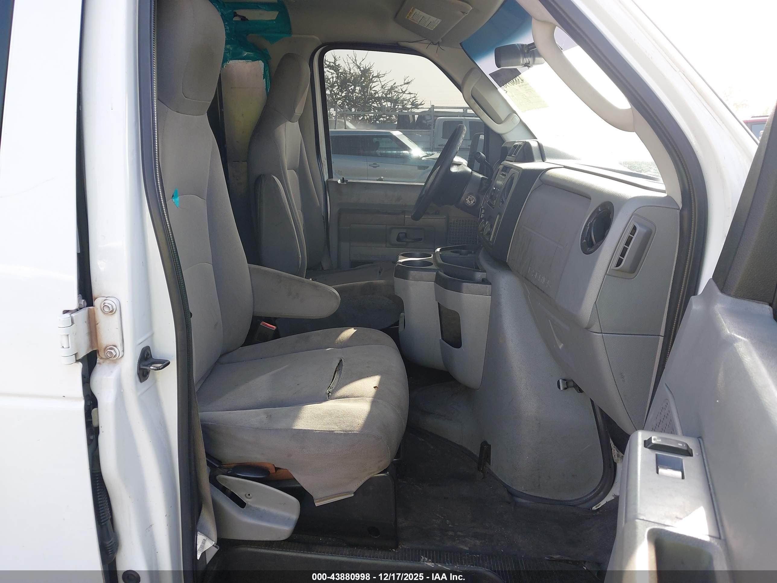 FORD E-250 image 5