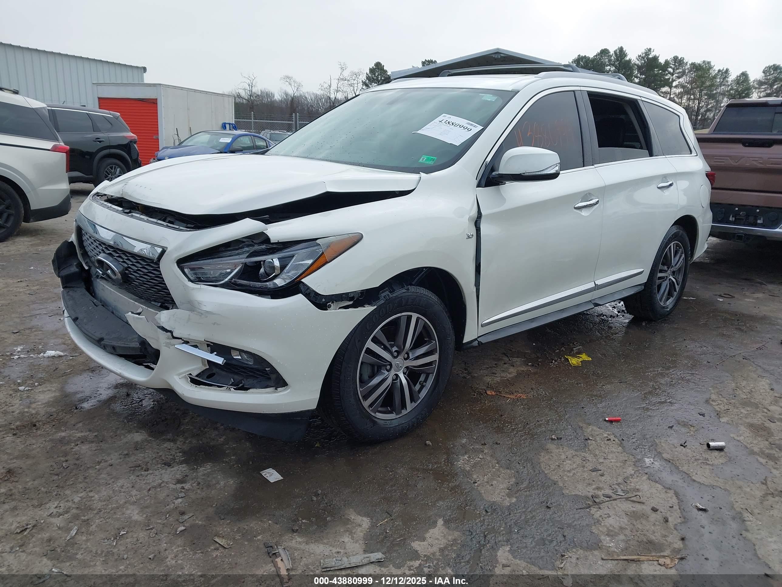 INFINITI QX60 image 2